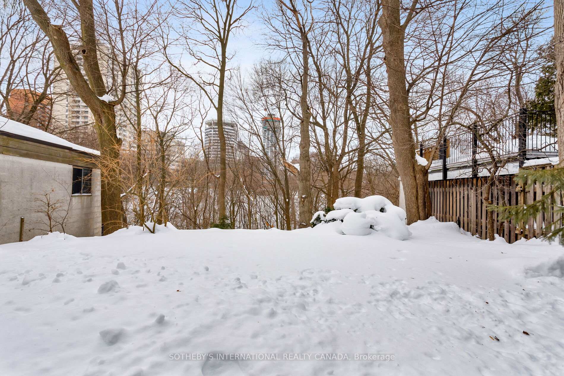 16 Rose Park Crescent