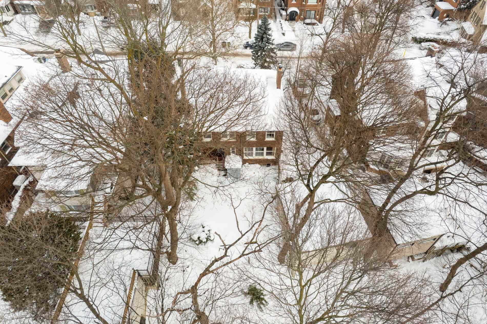 16 Rose Park Crescent