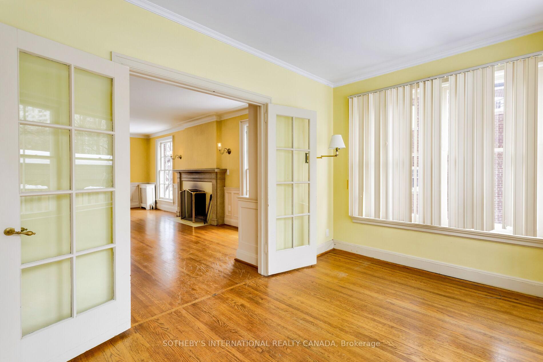 16 Rose Park Crescent