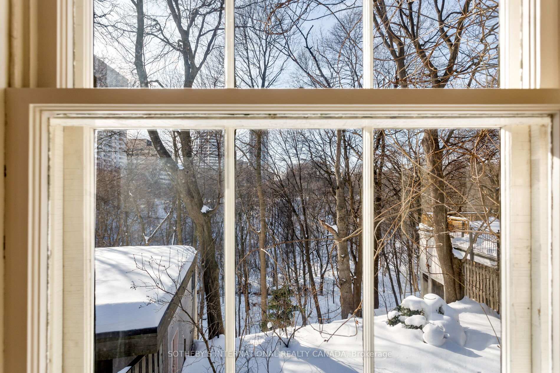 16 Rose Park Crescent