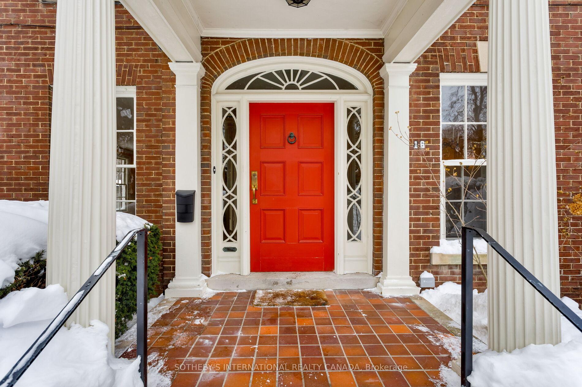 16 Rose Park Crescent