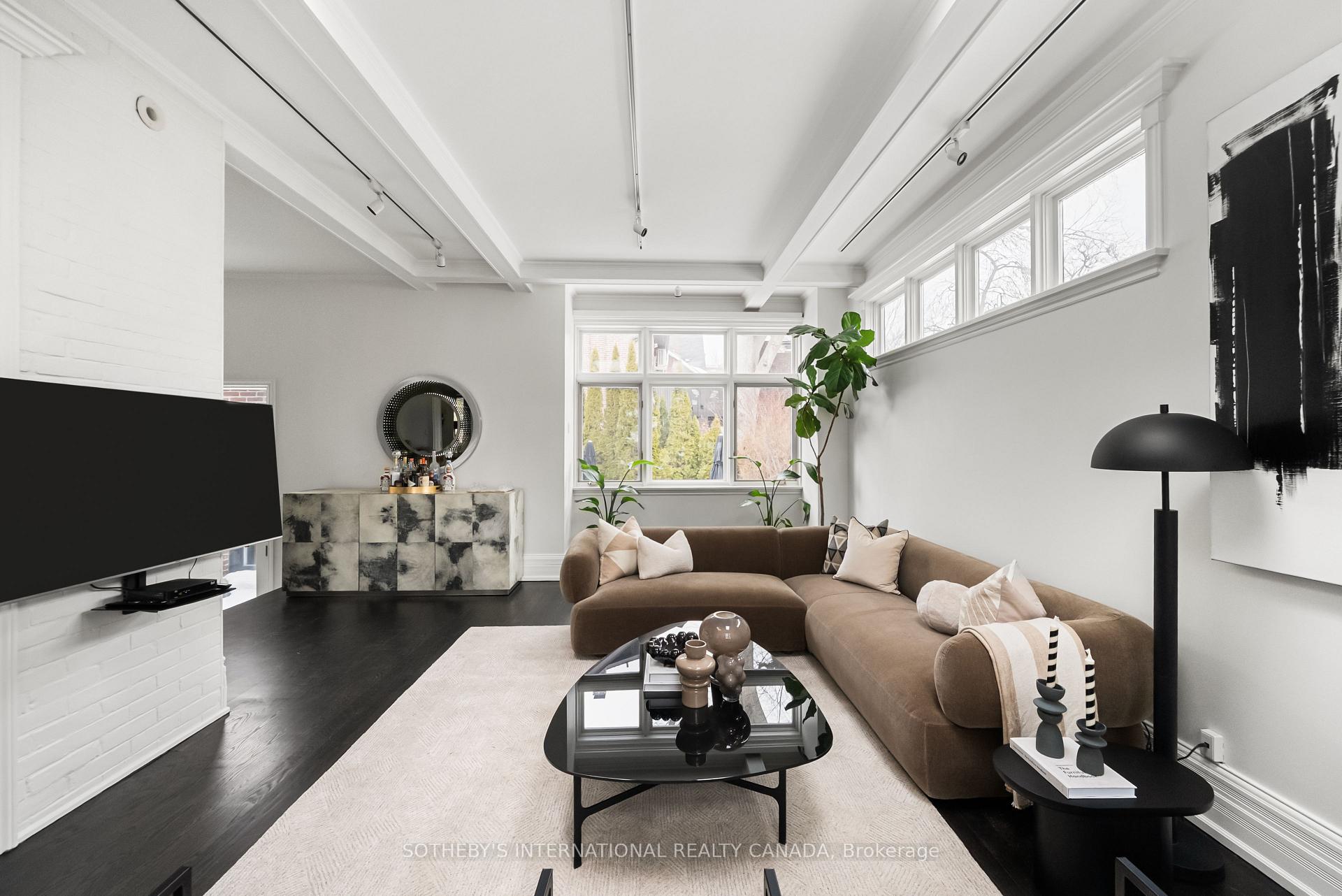 92 Woodlawn Avenue