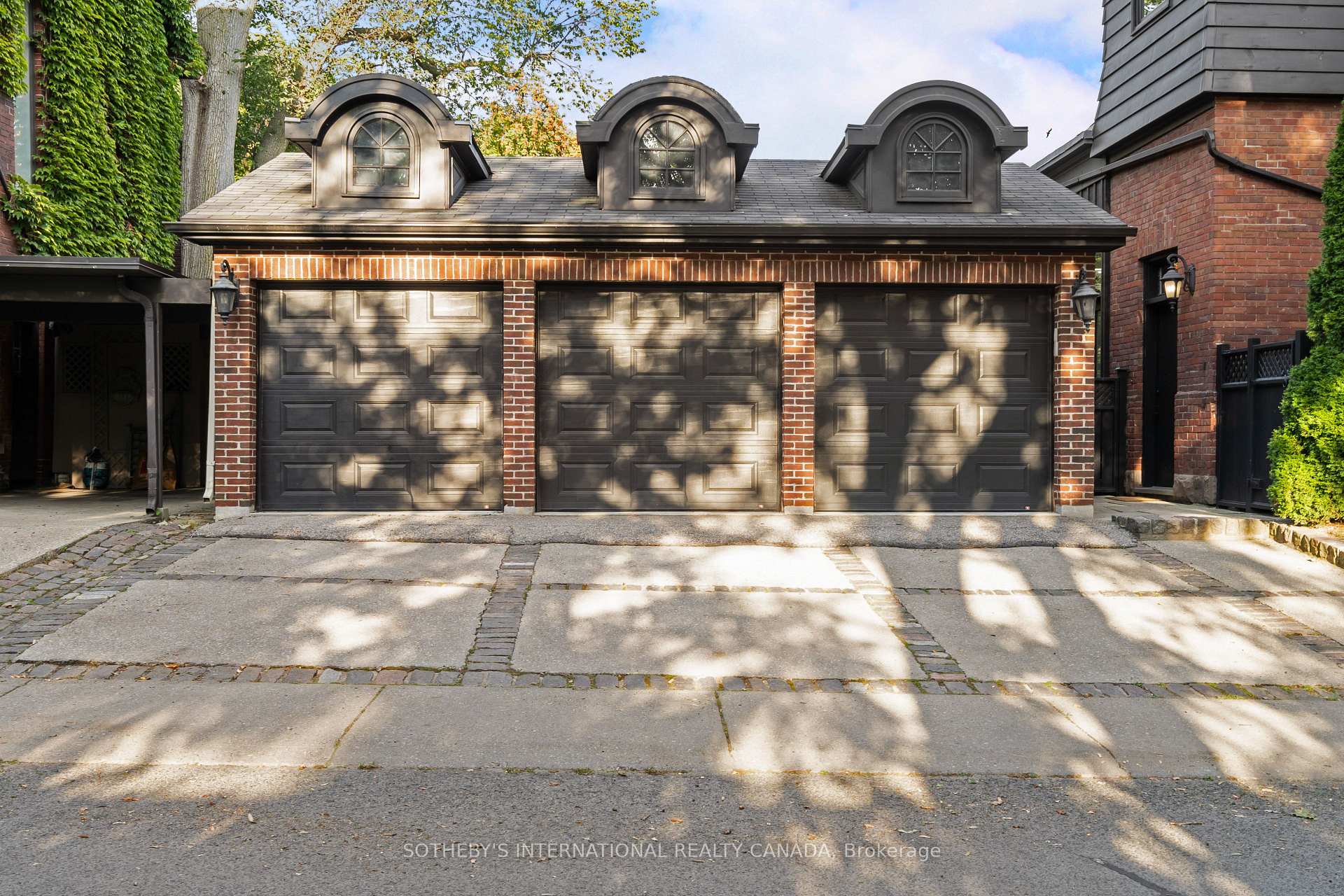 92 Woodlawn Avenue