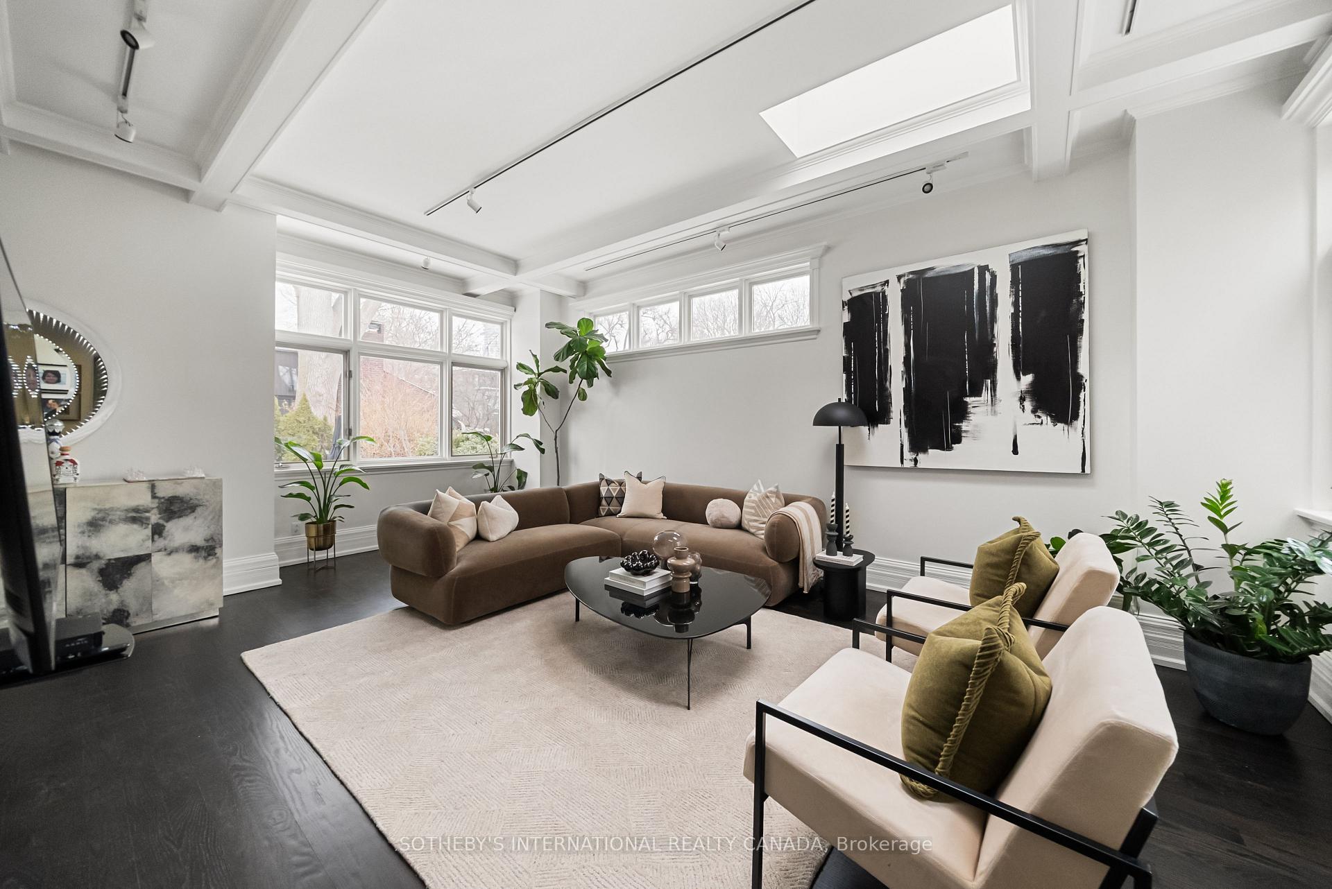 92 Woodlawn Avenue