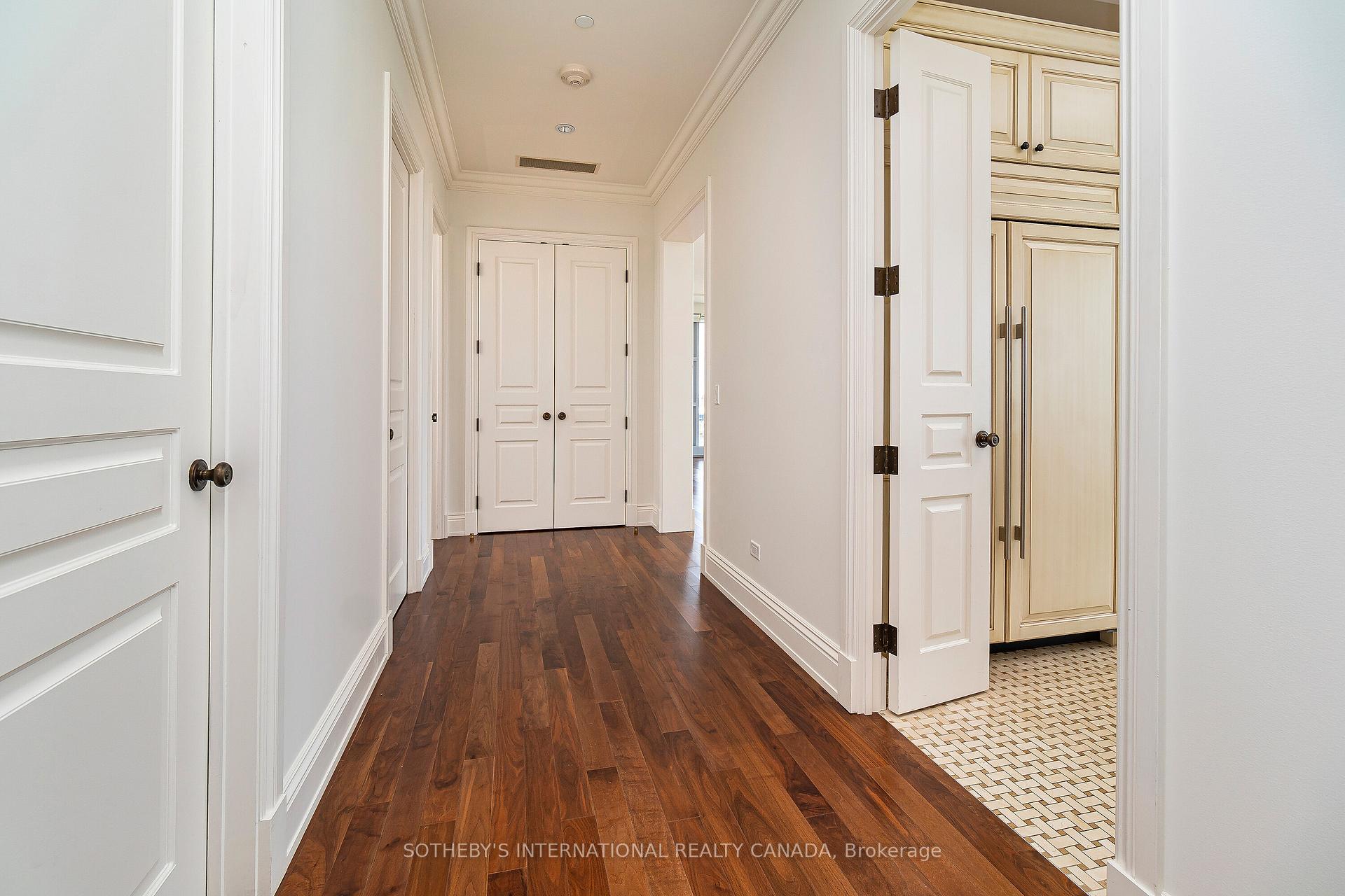 183 Wellington Street W 4201