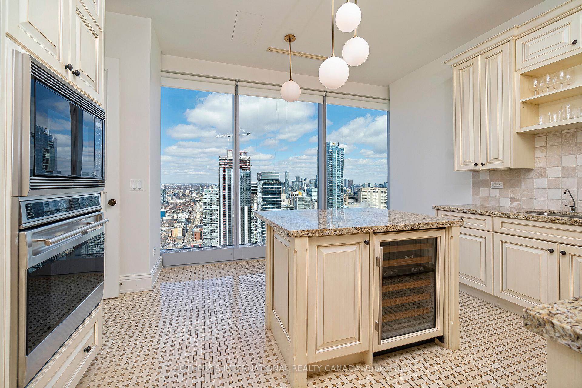 183 Wellington Street W 4201