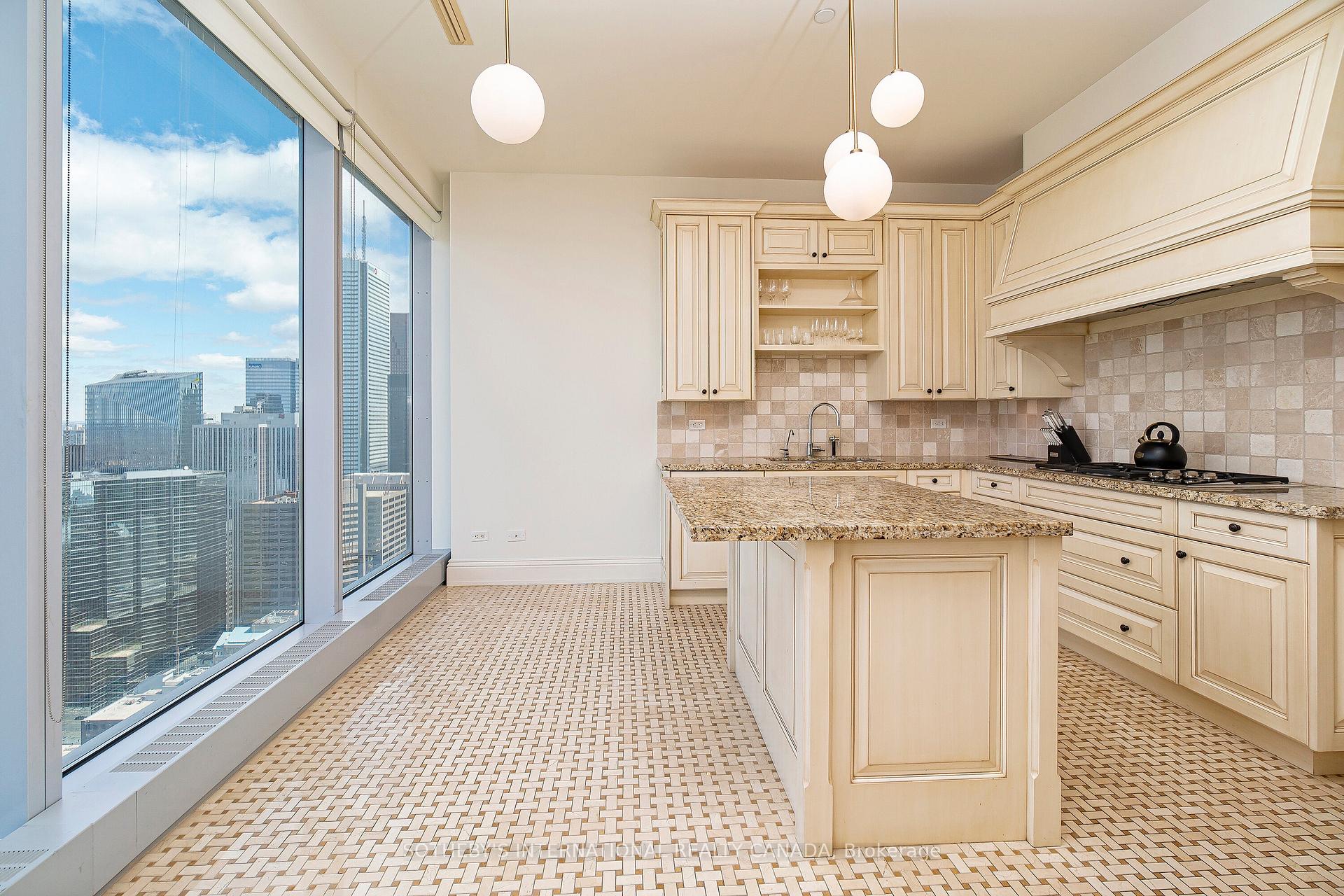 183 Wellington Street W 4201