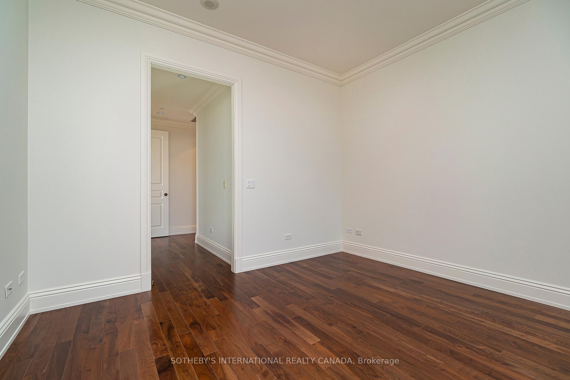 183 Wellington Street W 4201