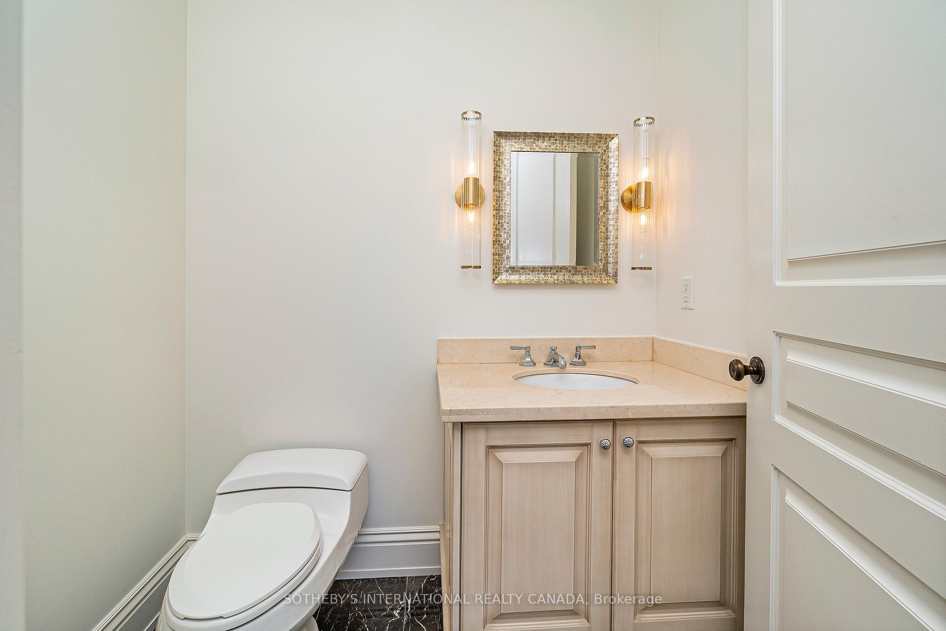 183 Wellington Street W 4201