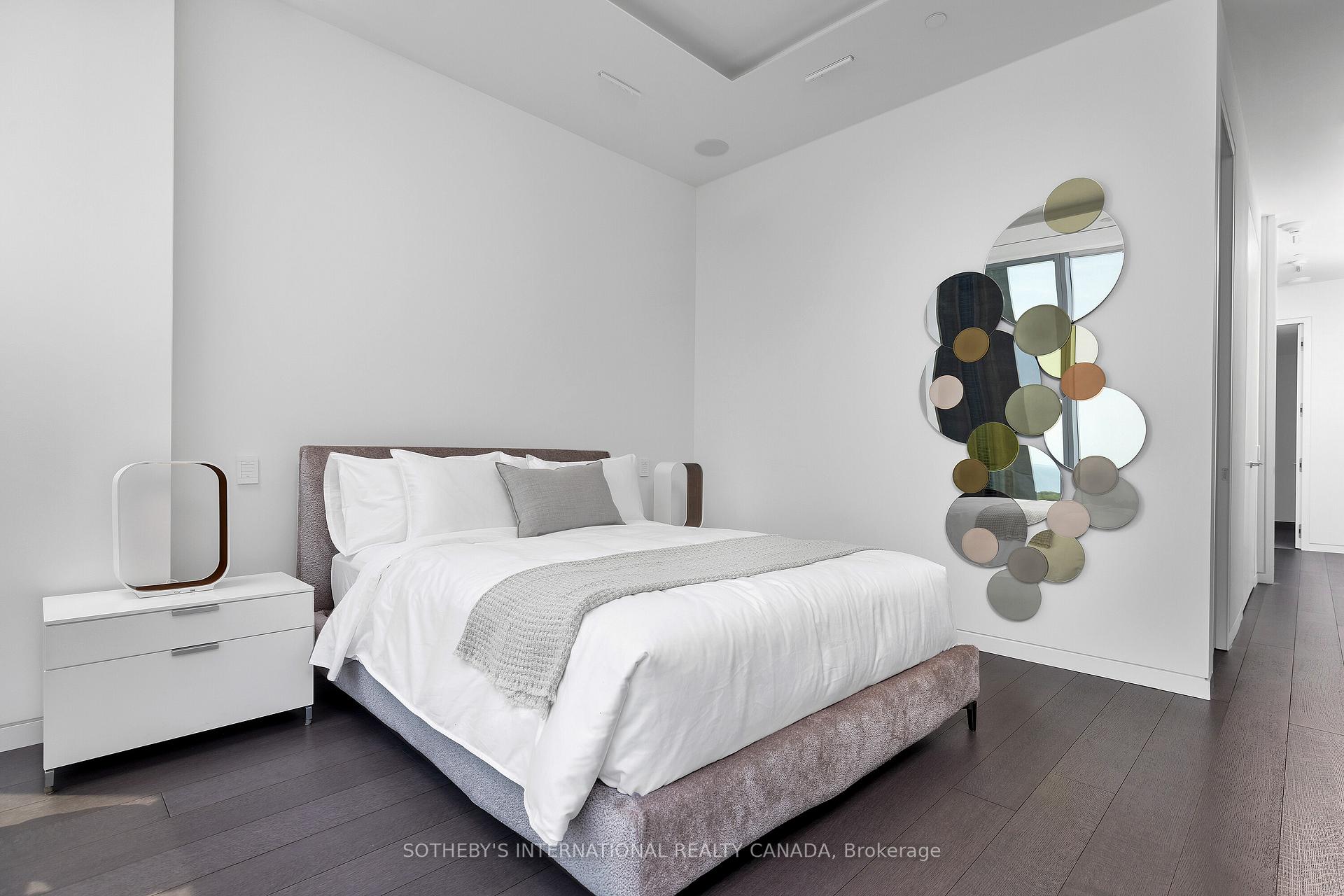 183 Wellington Street W 4602/03