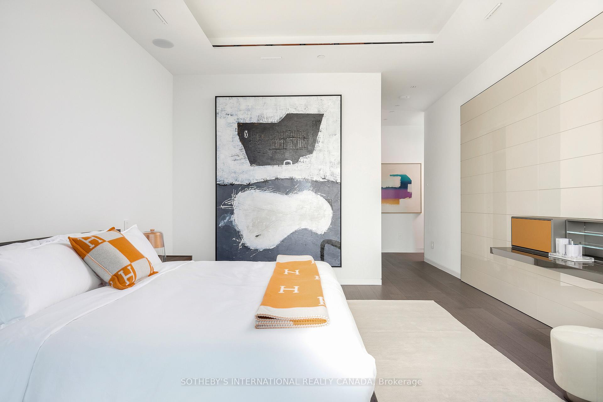 183 Wellington Street W 4602/03