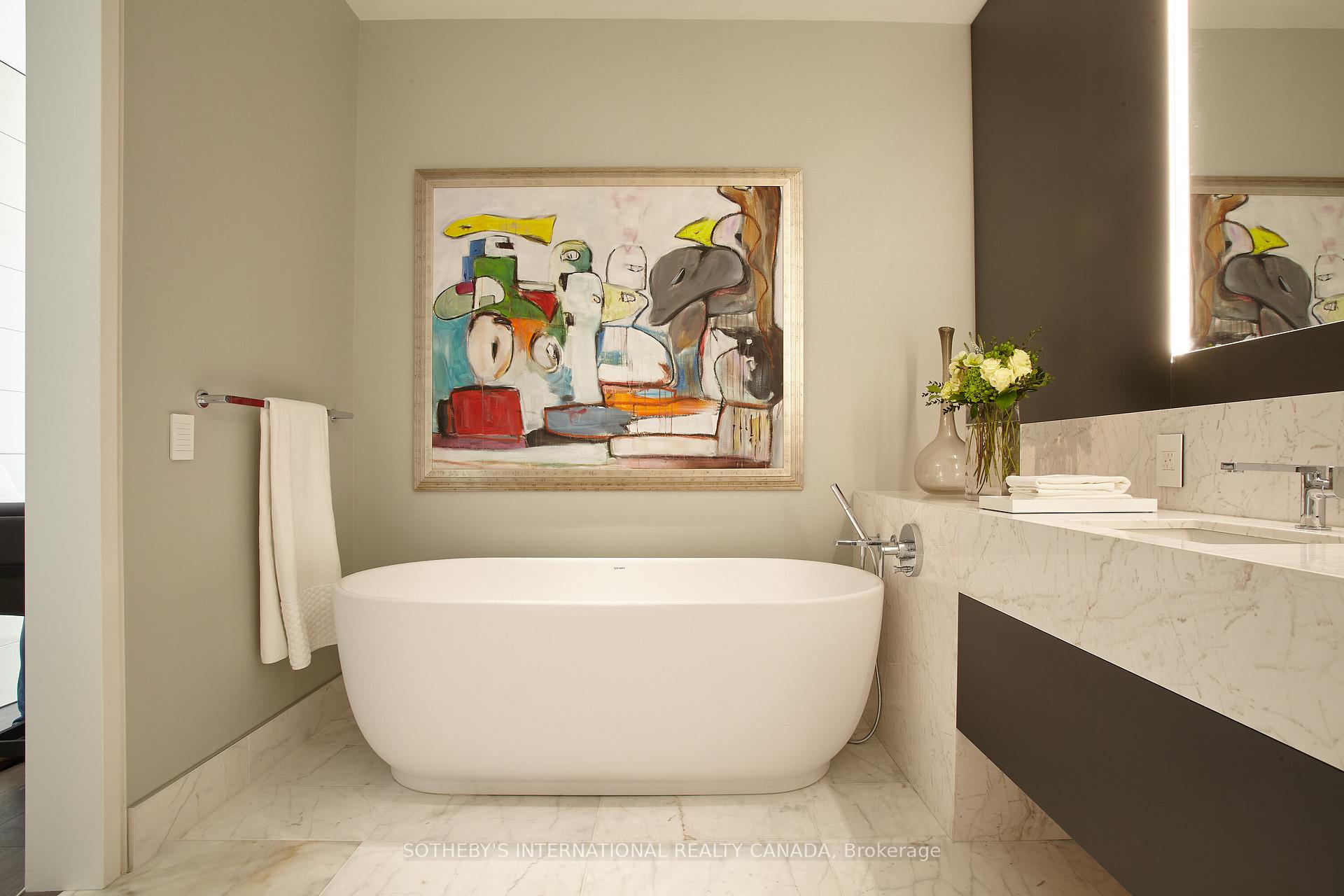 183 Wellington Street W 4602/03