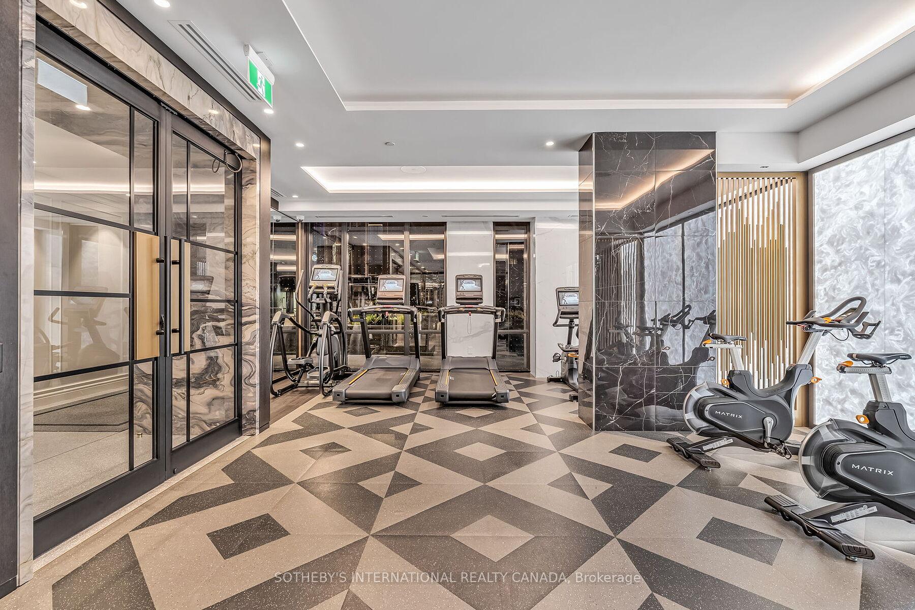 455 Wellington Street W 702