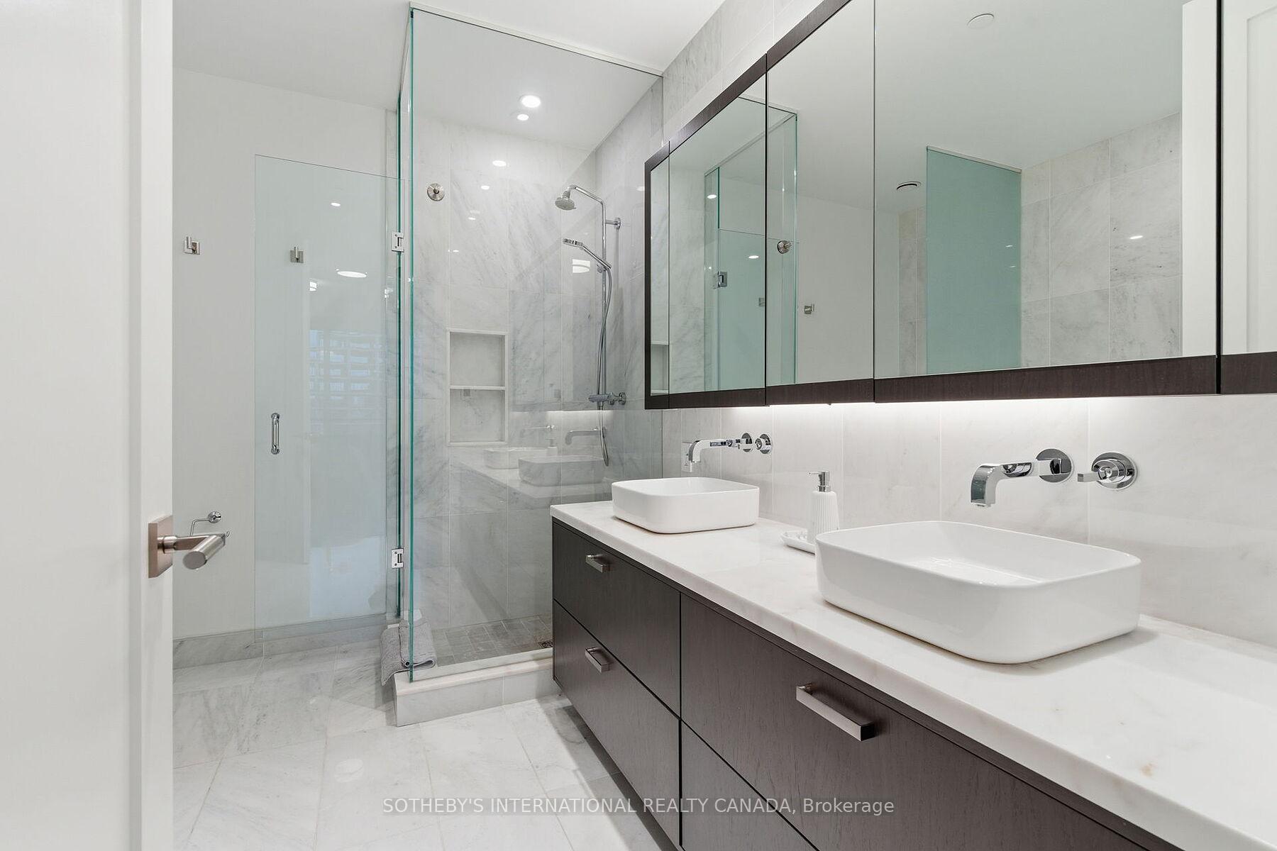 455 Wellington Street W 702