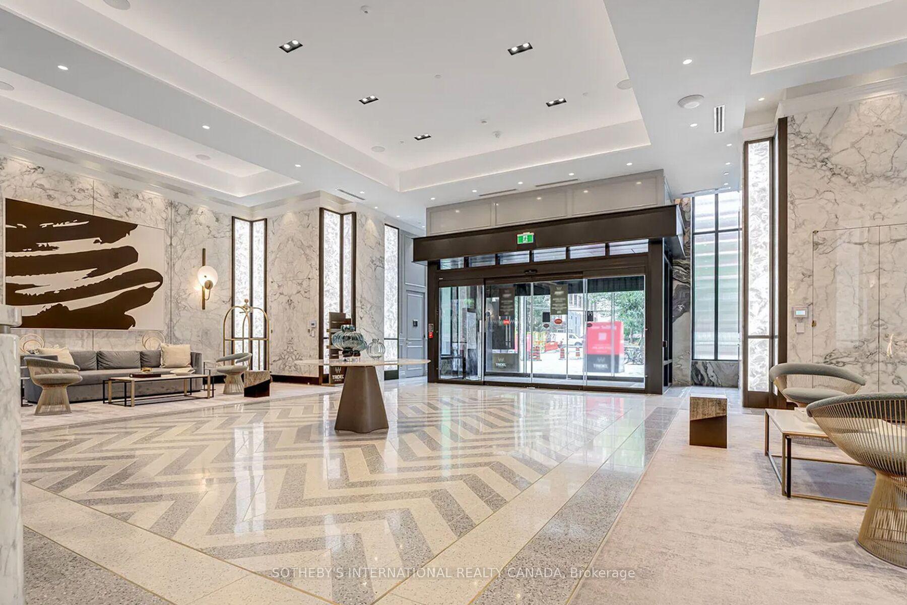 455 Wellington Street W 702