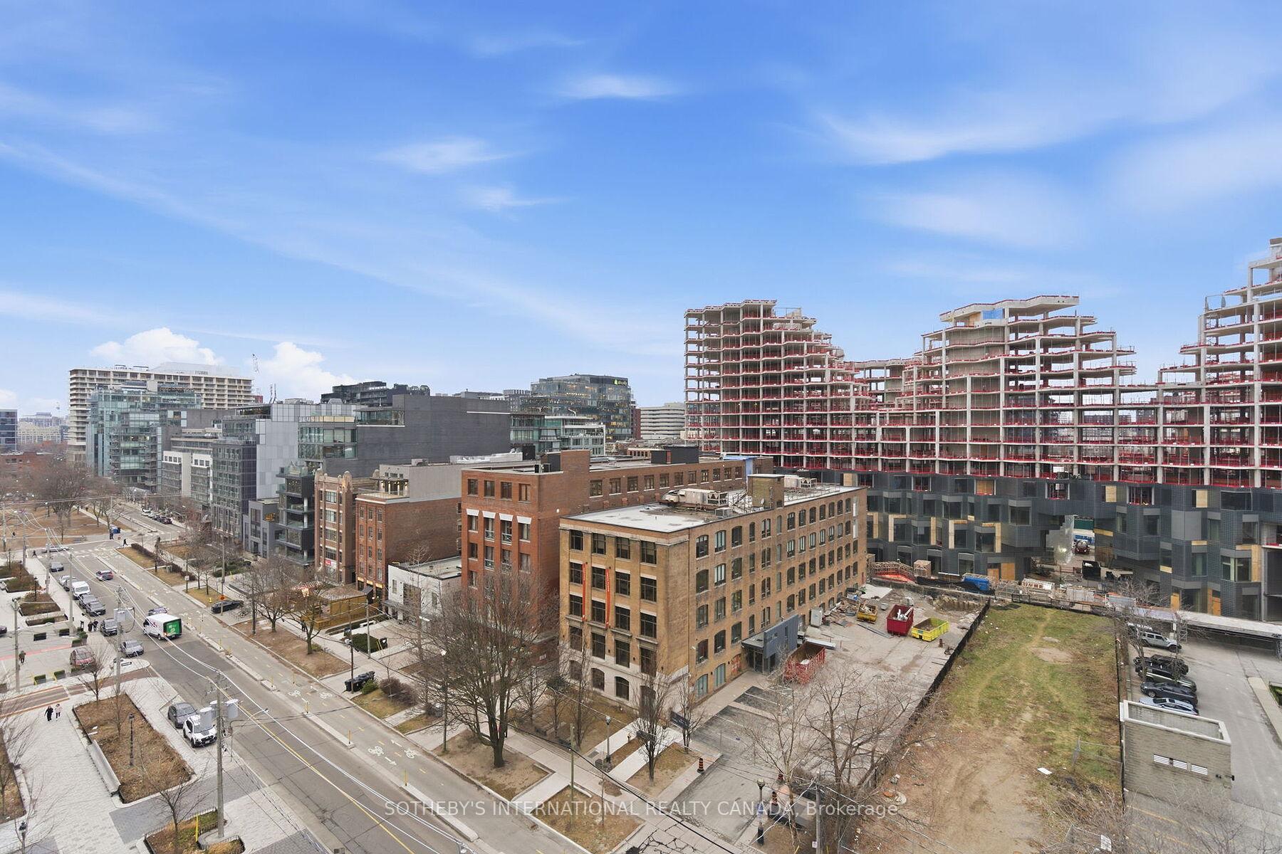 455 Wellington Street W 702