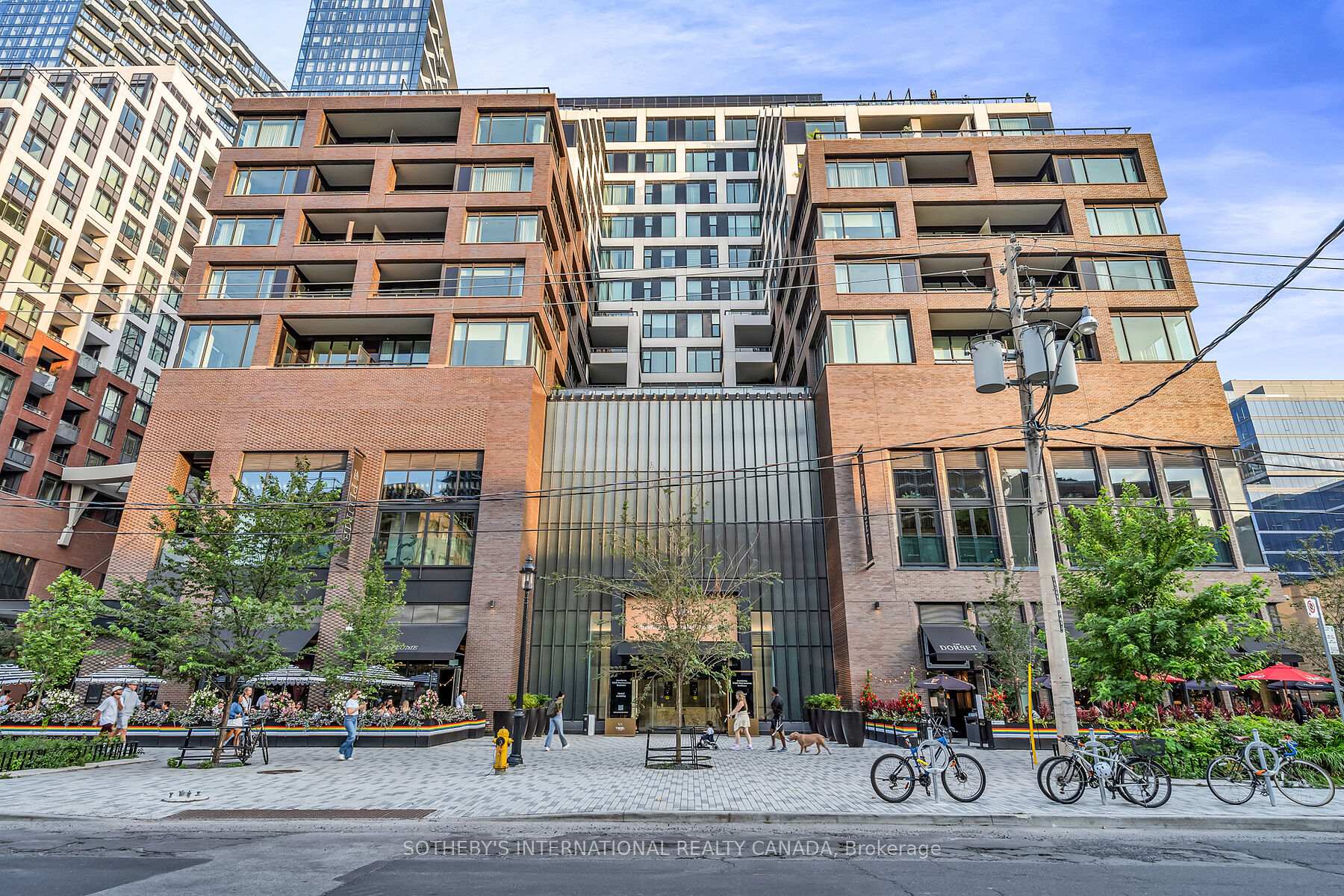 455 Wellington Street W 702