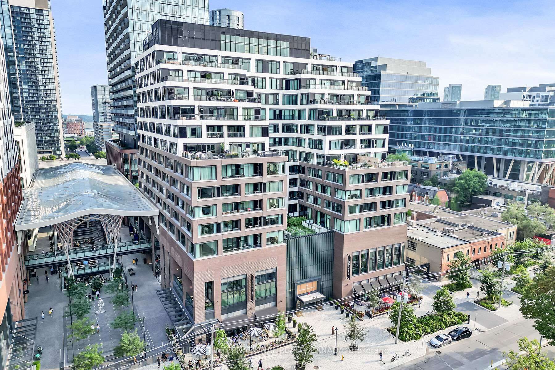 455 Wellington Street W 702