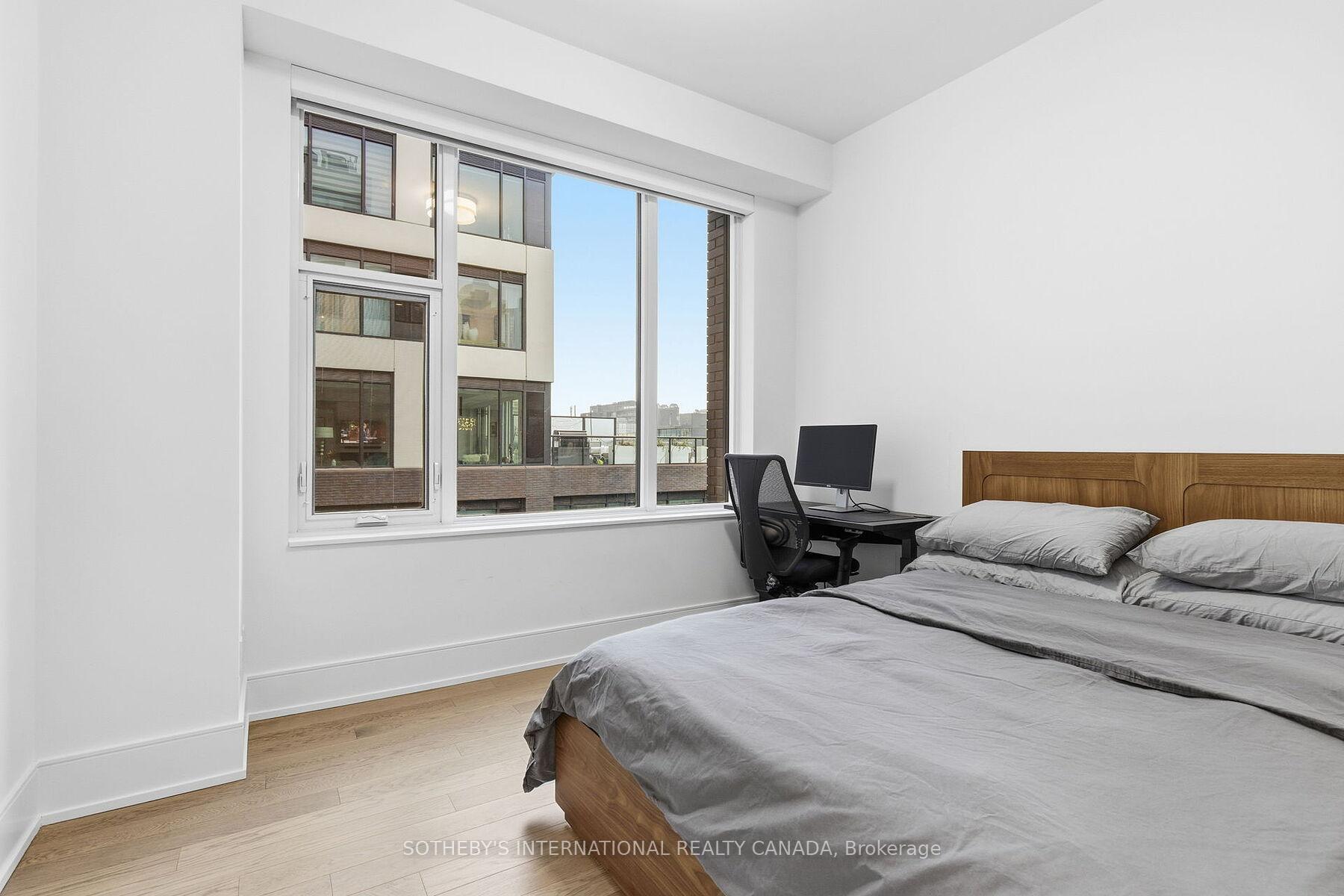 455 Wellington Street W 702