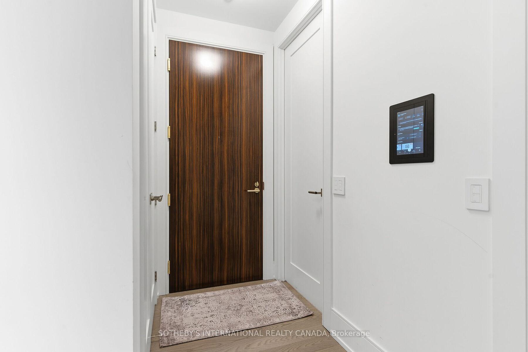 455 Wellington Street W 702