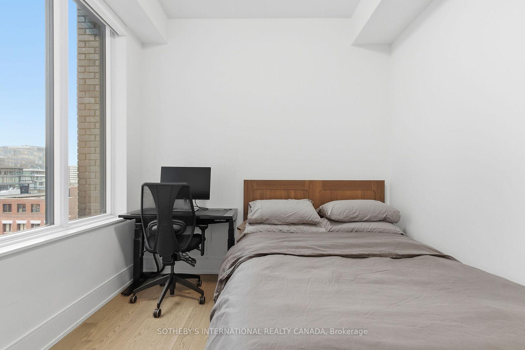 455 Wellington Street W 702