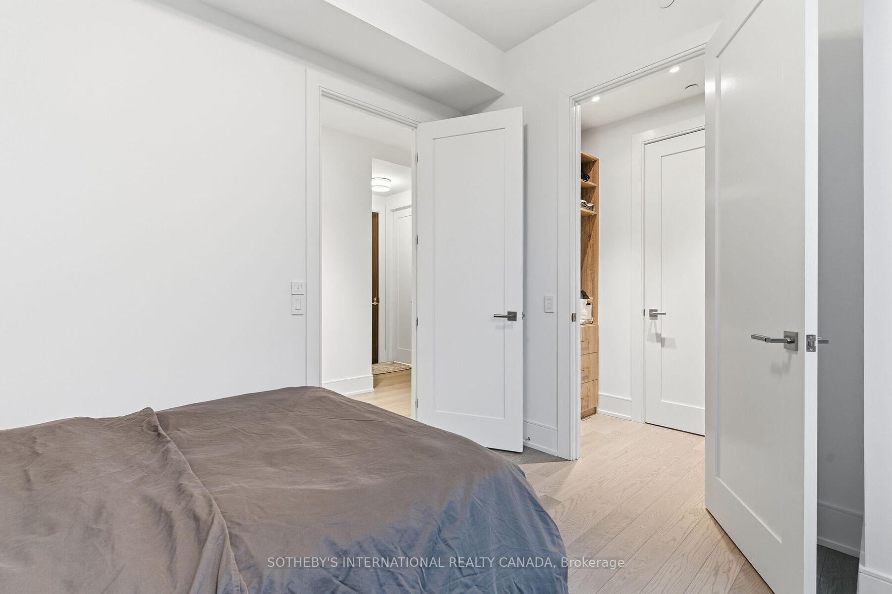 455 Wellington Street W 702