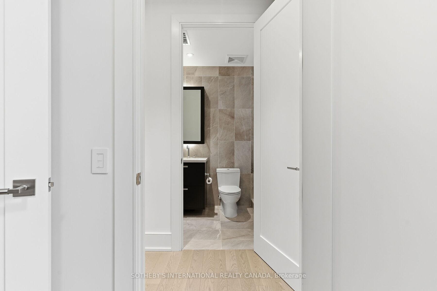 455 Wellington Street W 702