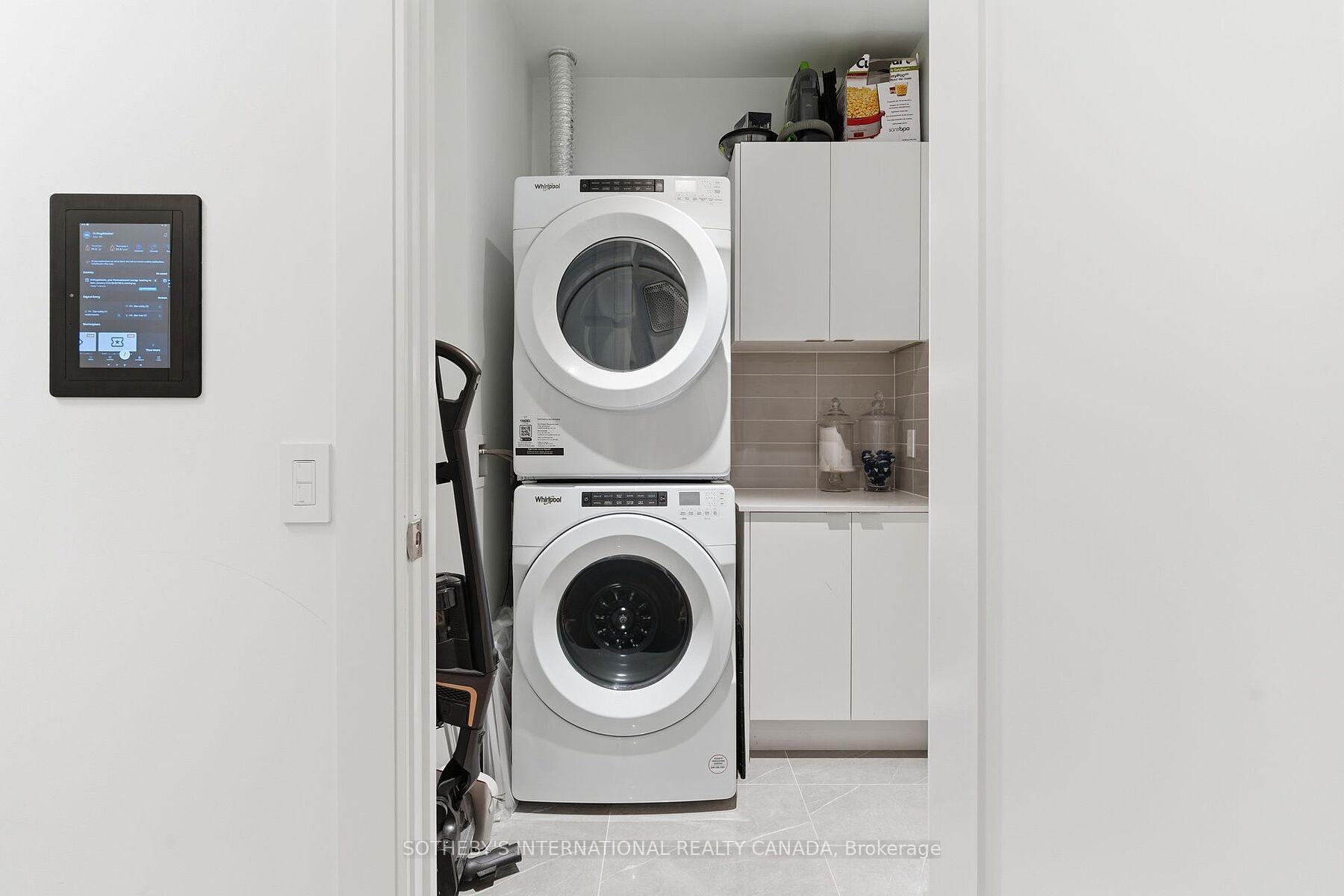 455 Wellington Street W 702