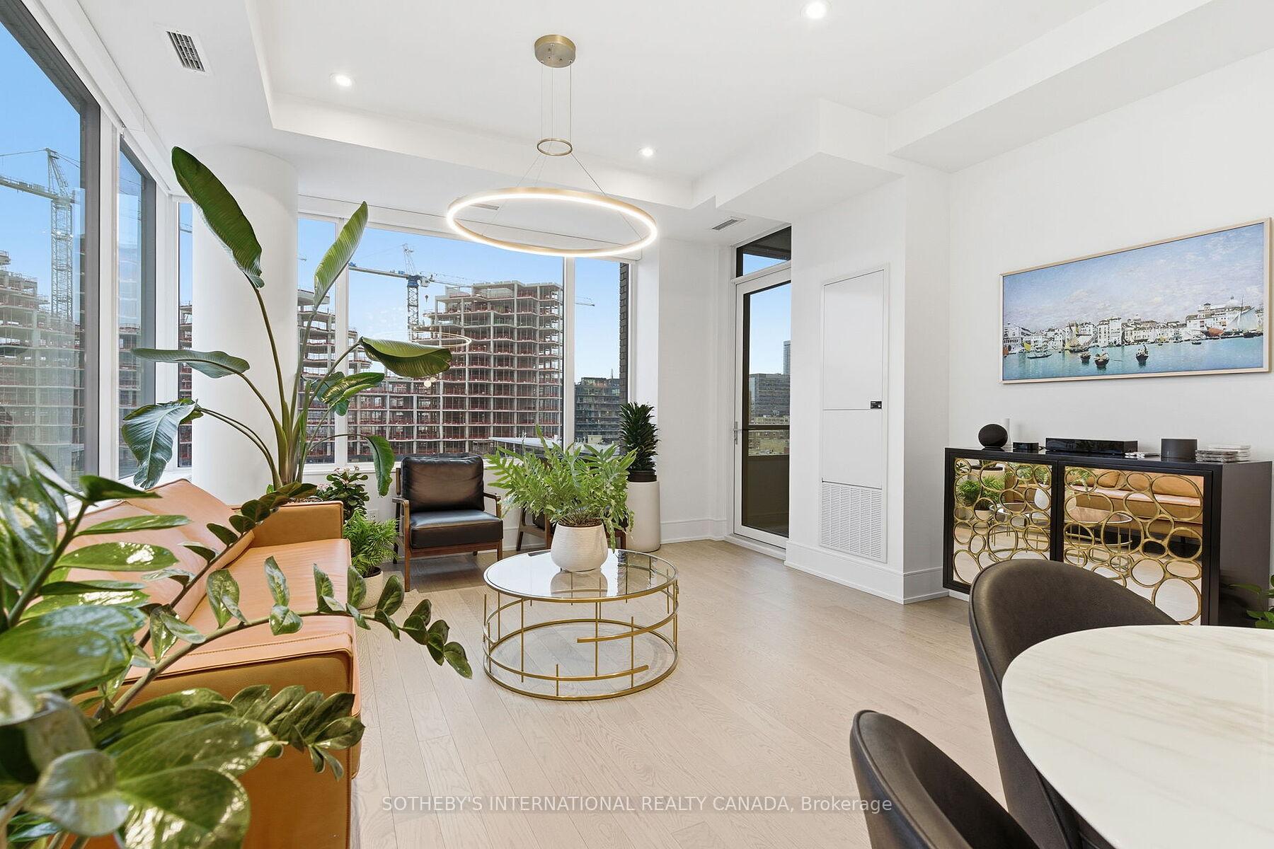 455 Wellington Street W 702