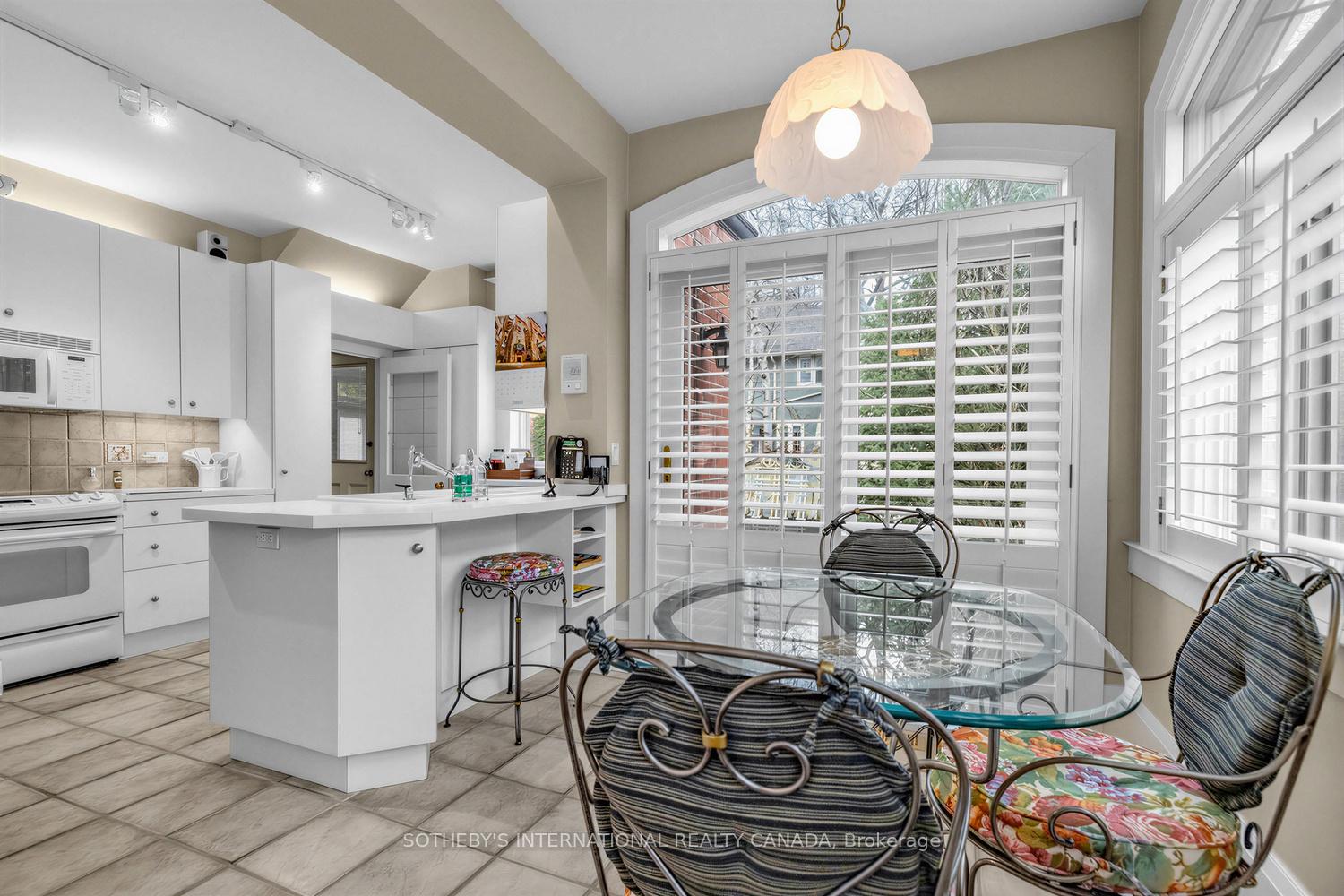 136 Roxborough Drive