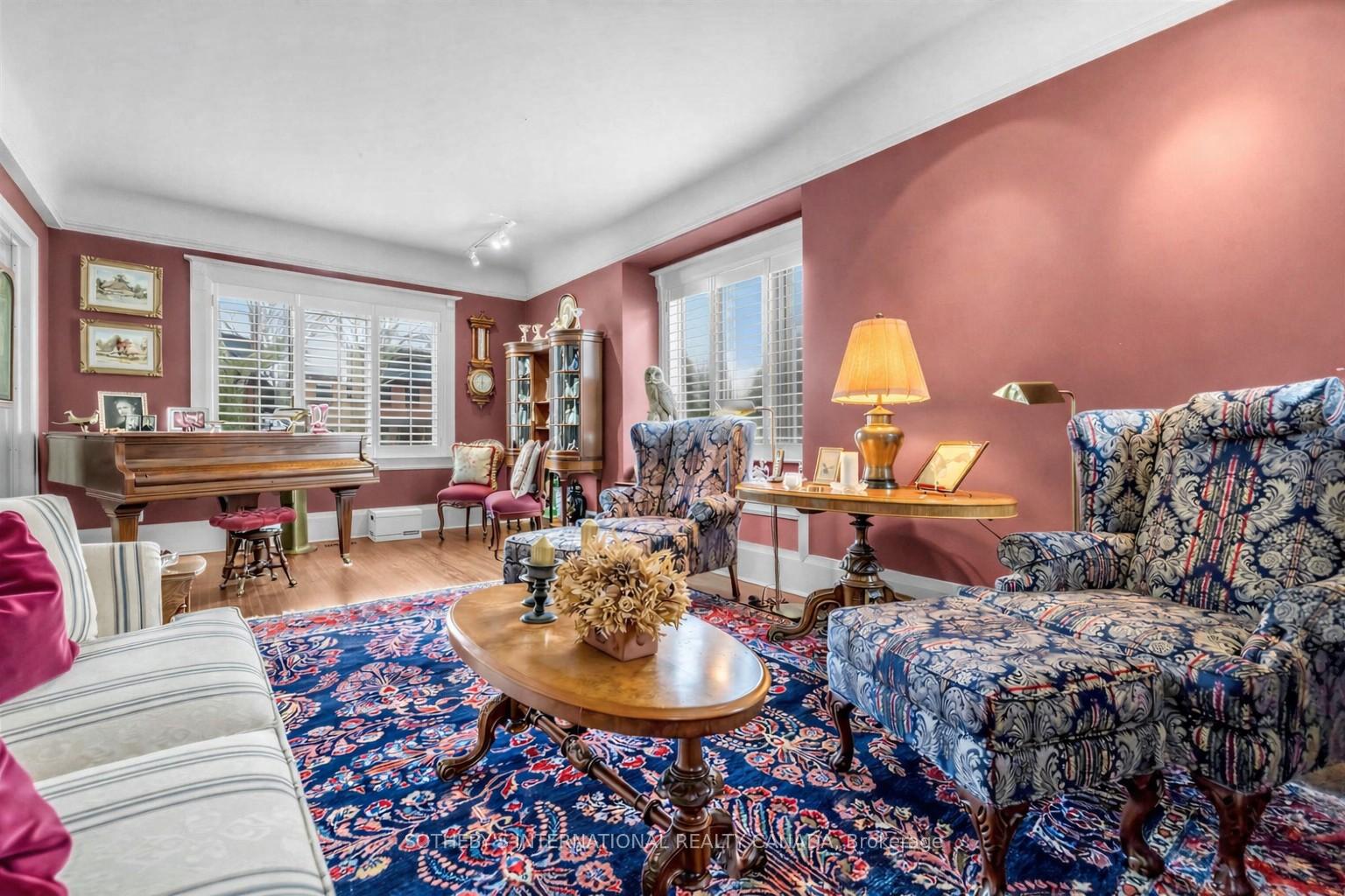 136 Roxborough Drive