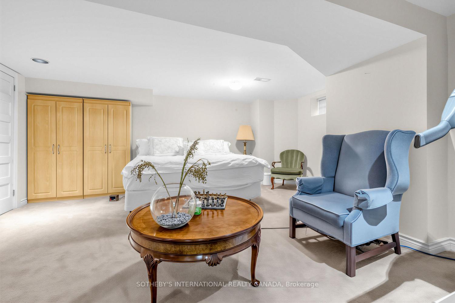 136 Roxborough Drive