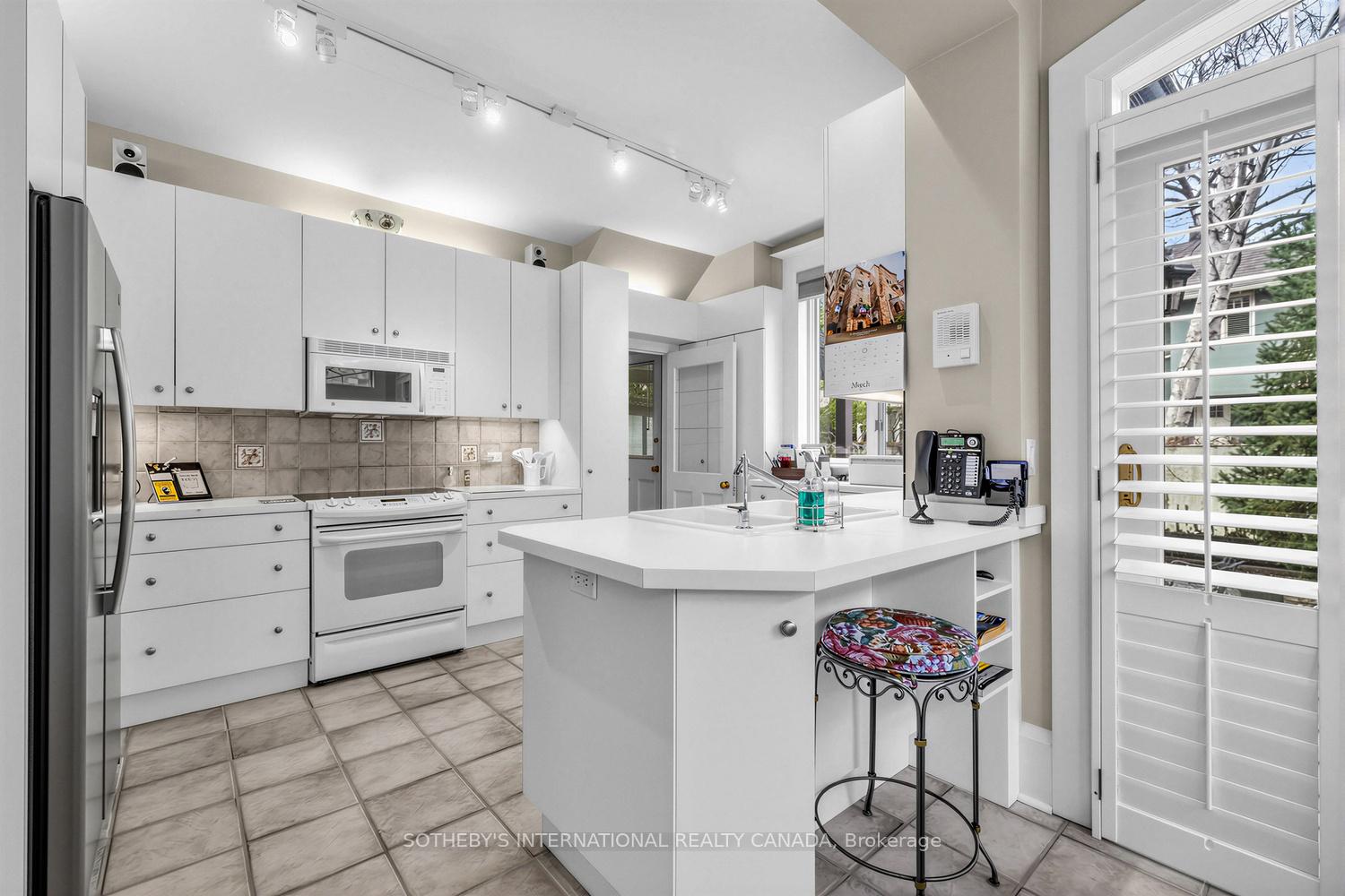 136 Roxborough Drive