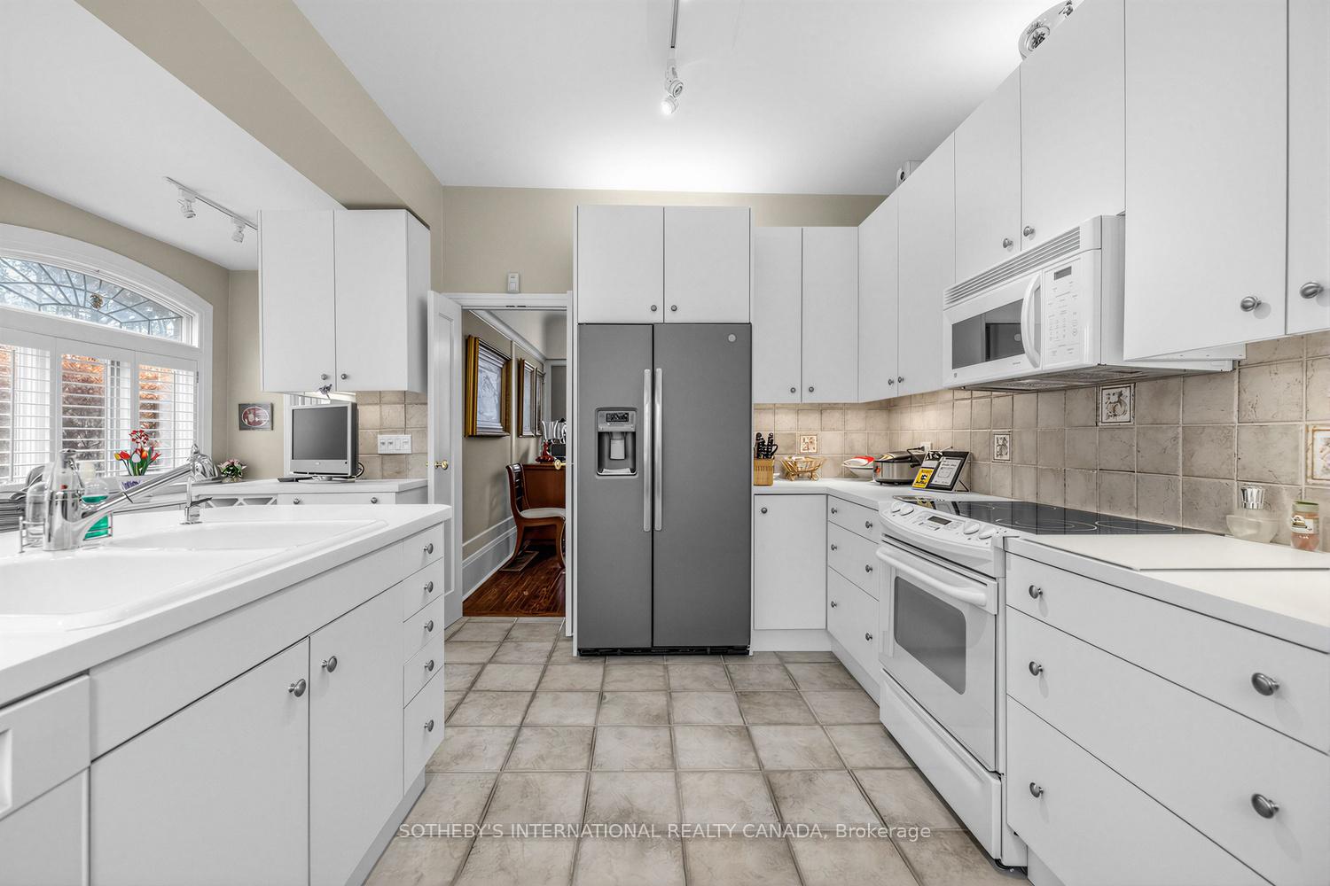 136 Roxborough Drive