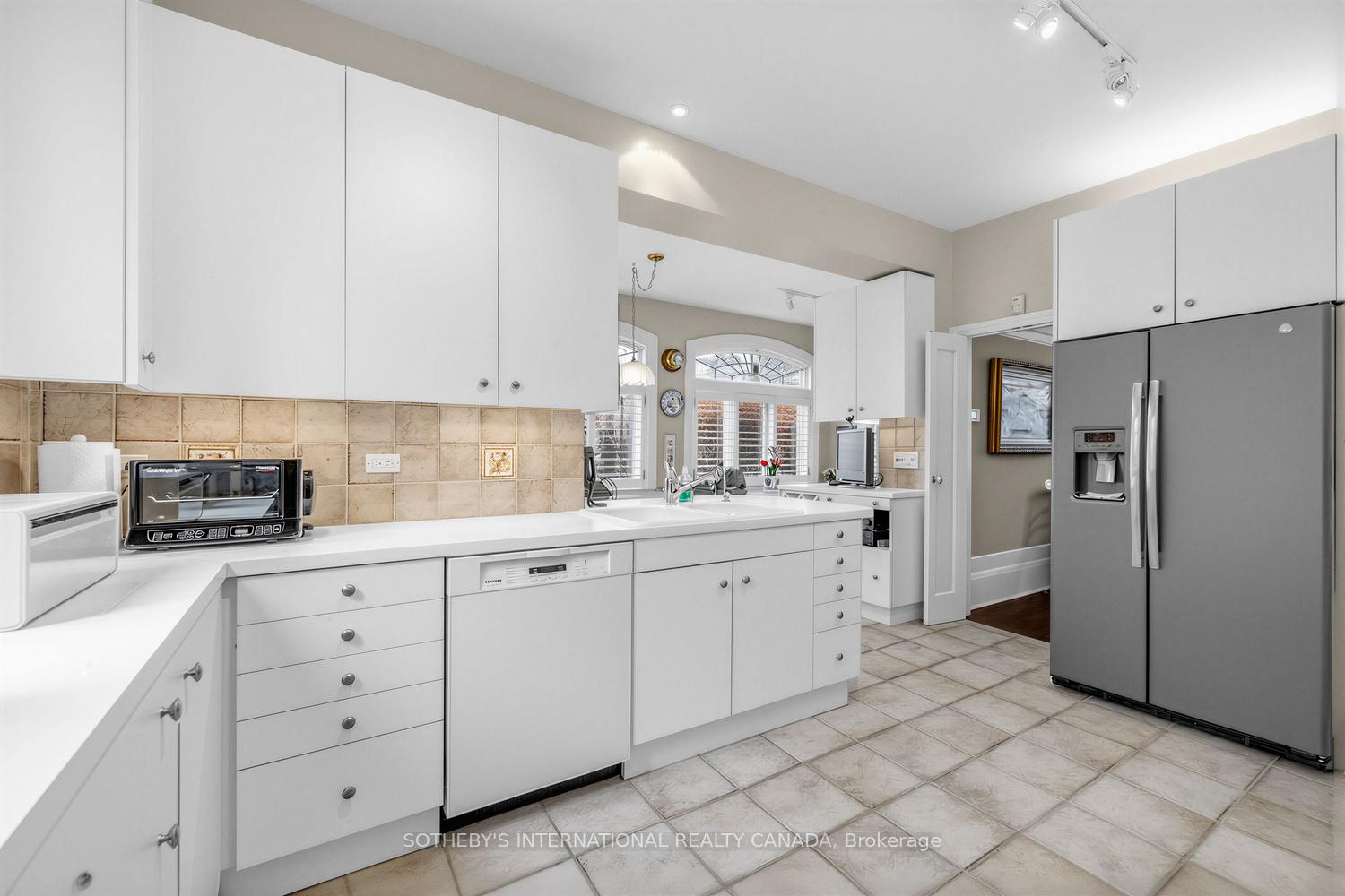 136 Roxborough Drive