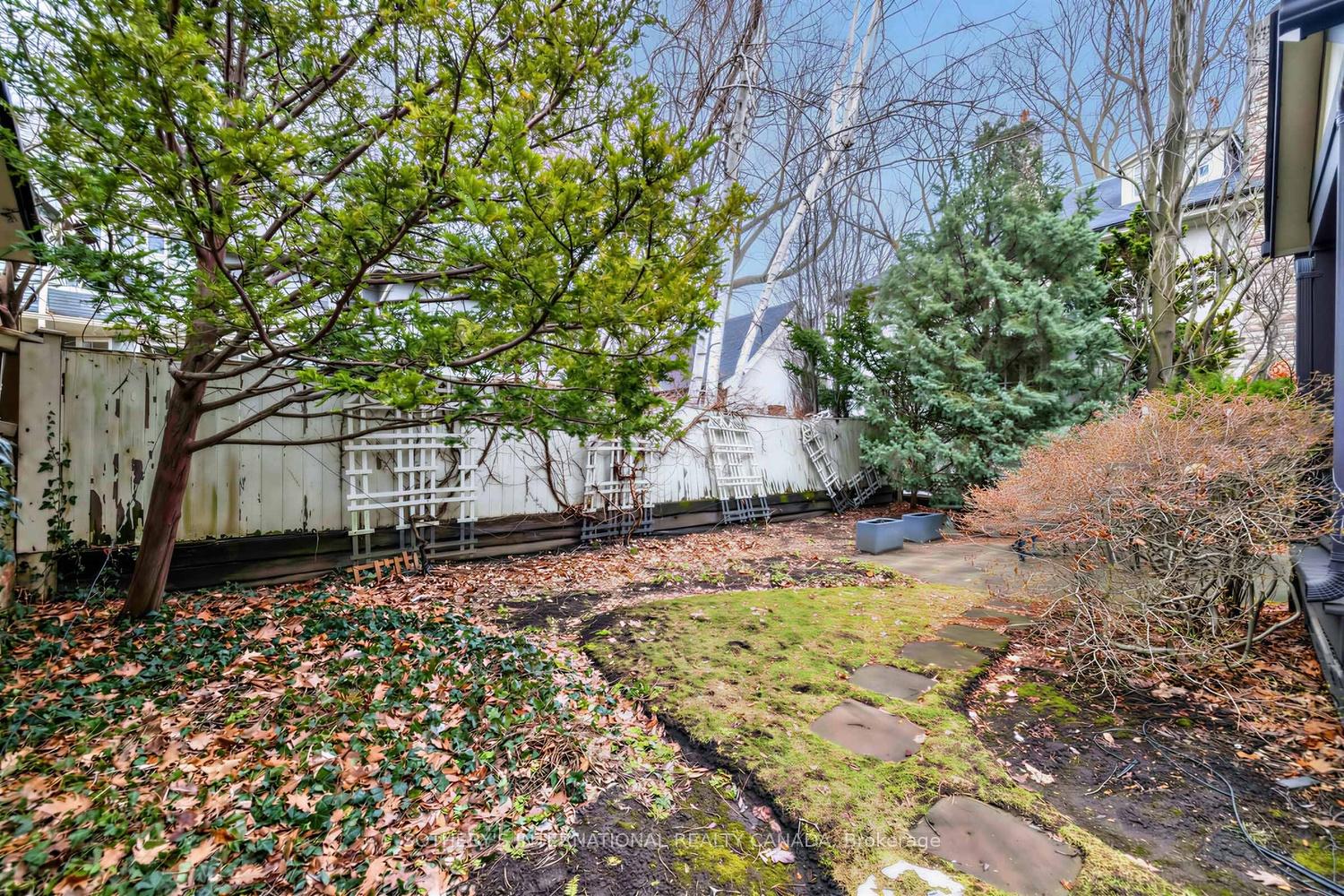 136 Roxborough Drive