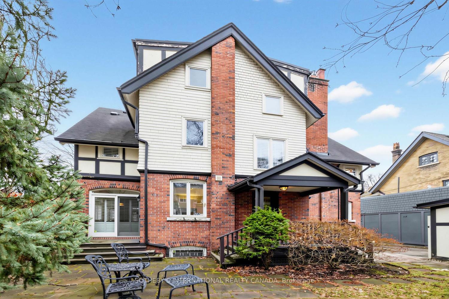 136 Roxborough Drive