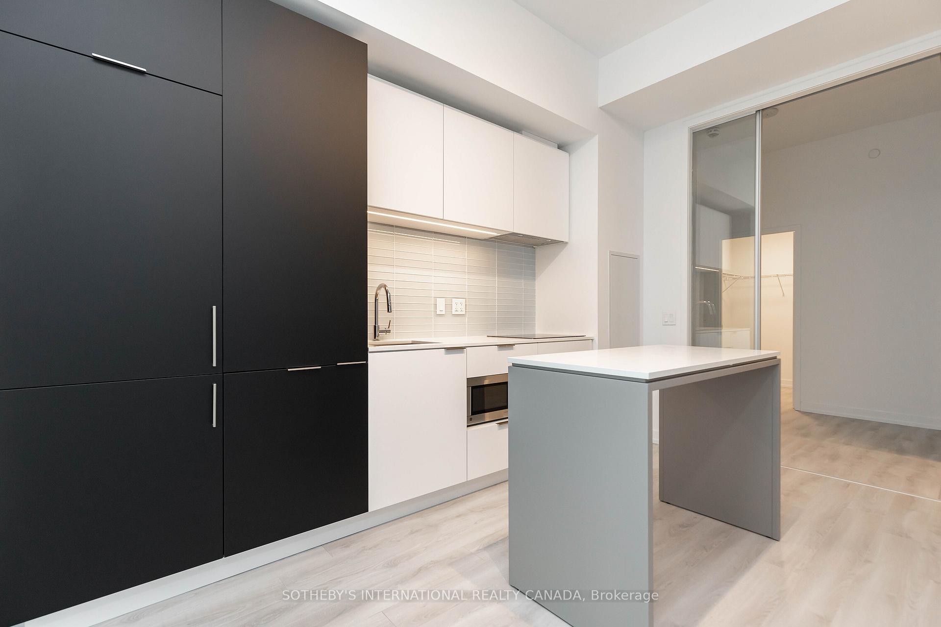 33 Helendale Avenue 403