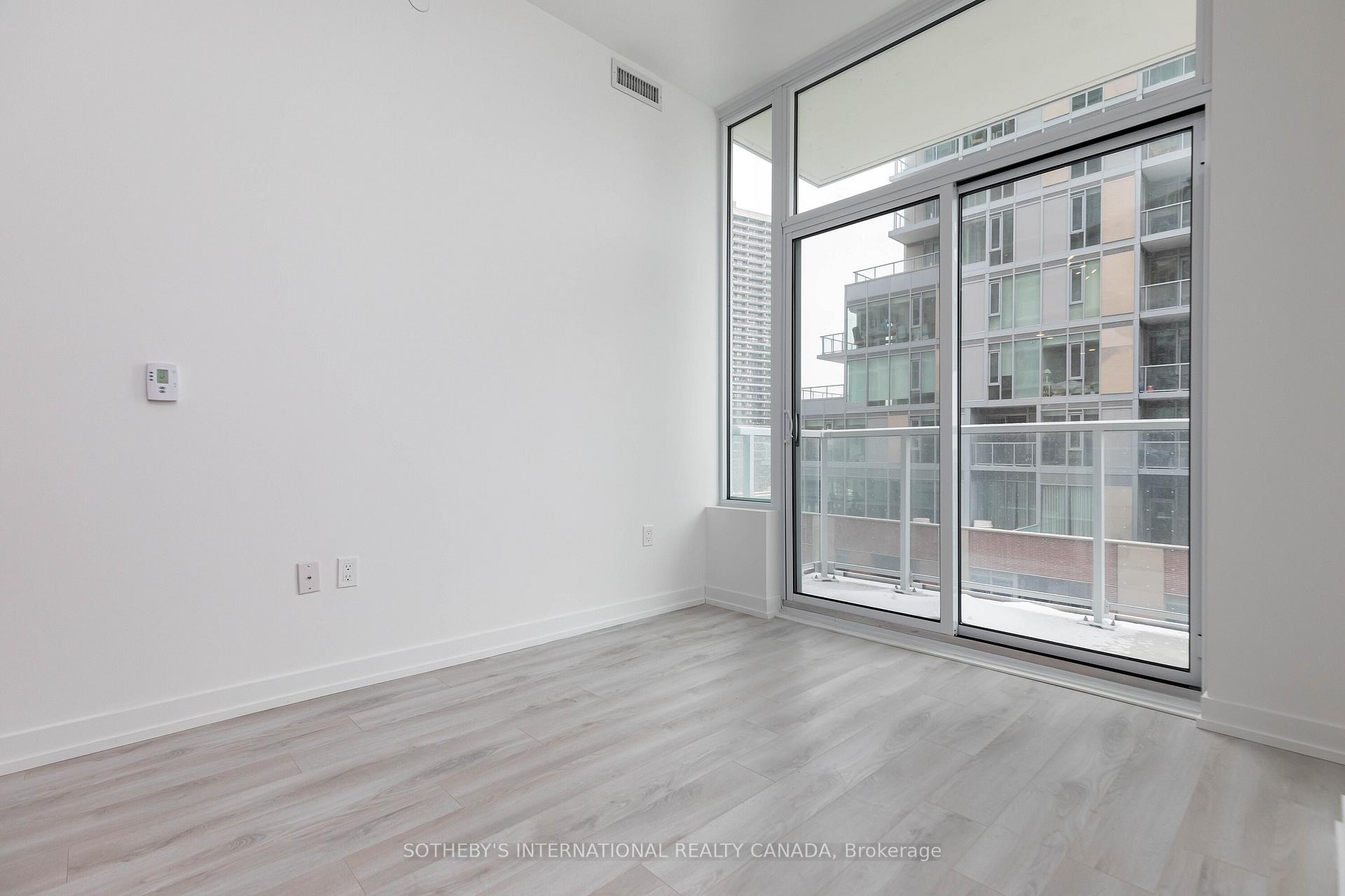 33 Helendale Avenue 403