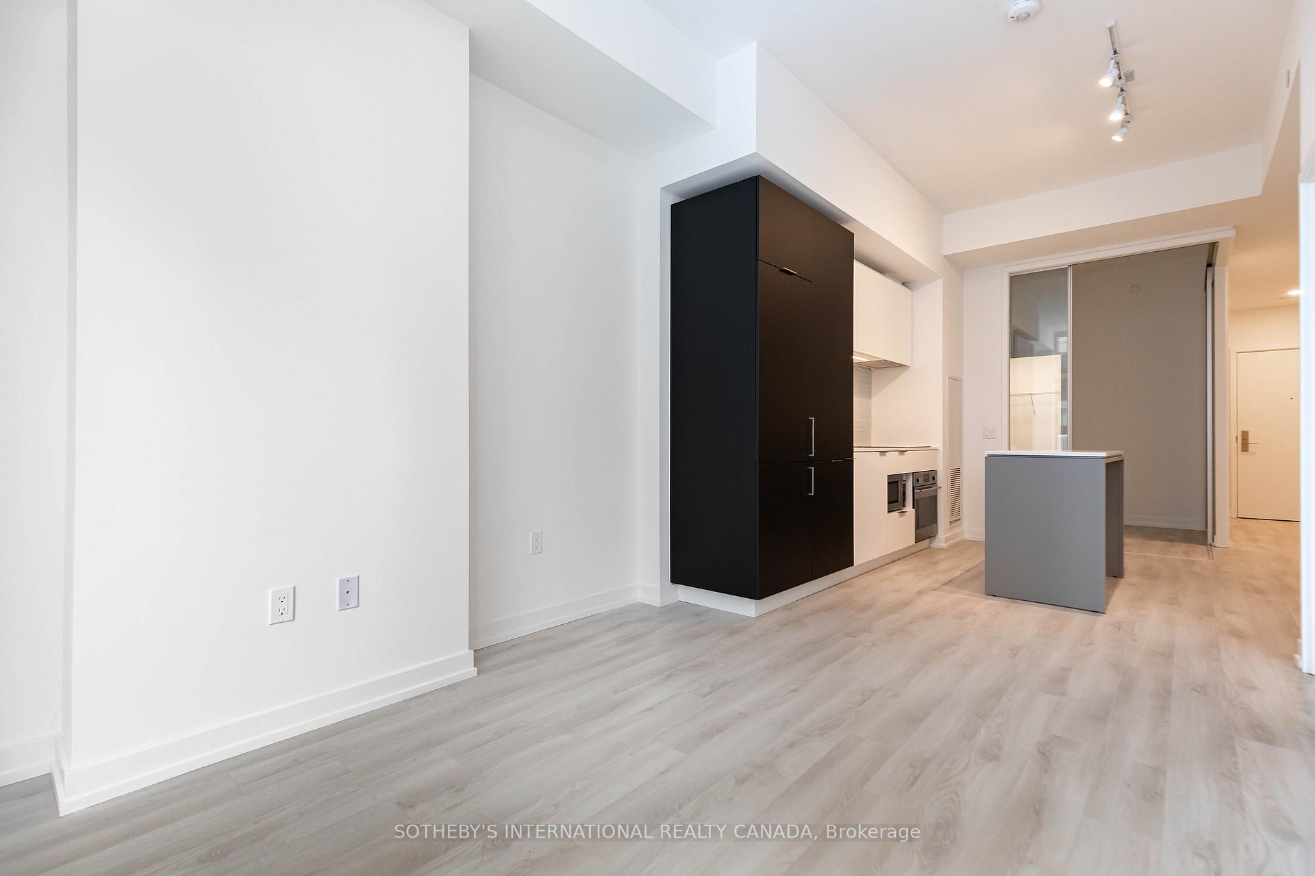 33 Helendale Avenue 403