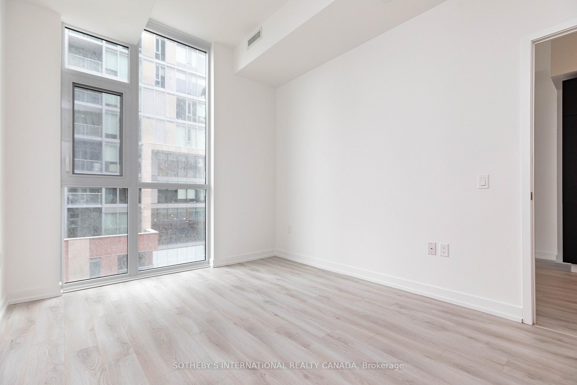 33 Helendale Avenue 403