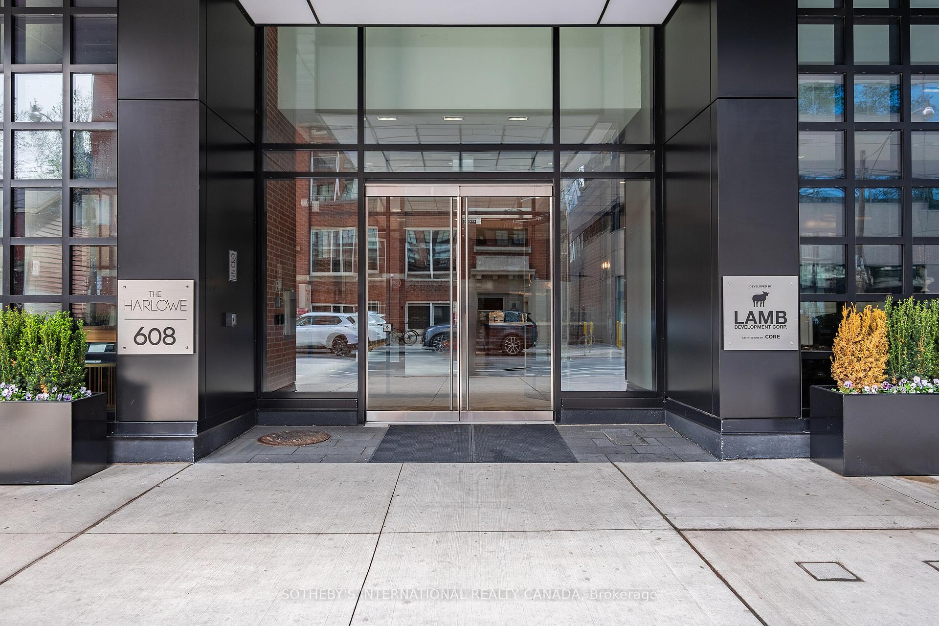608 Richmond Street W PH01