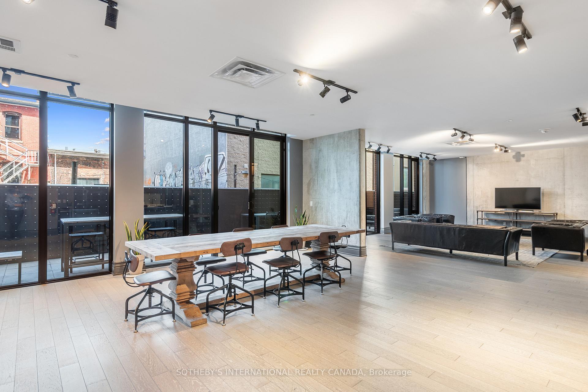 608 Richmond Street W PH01