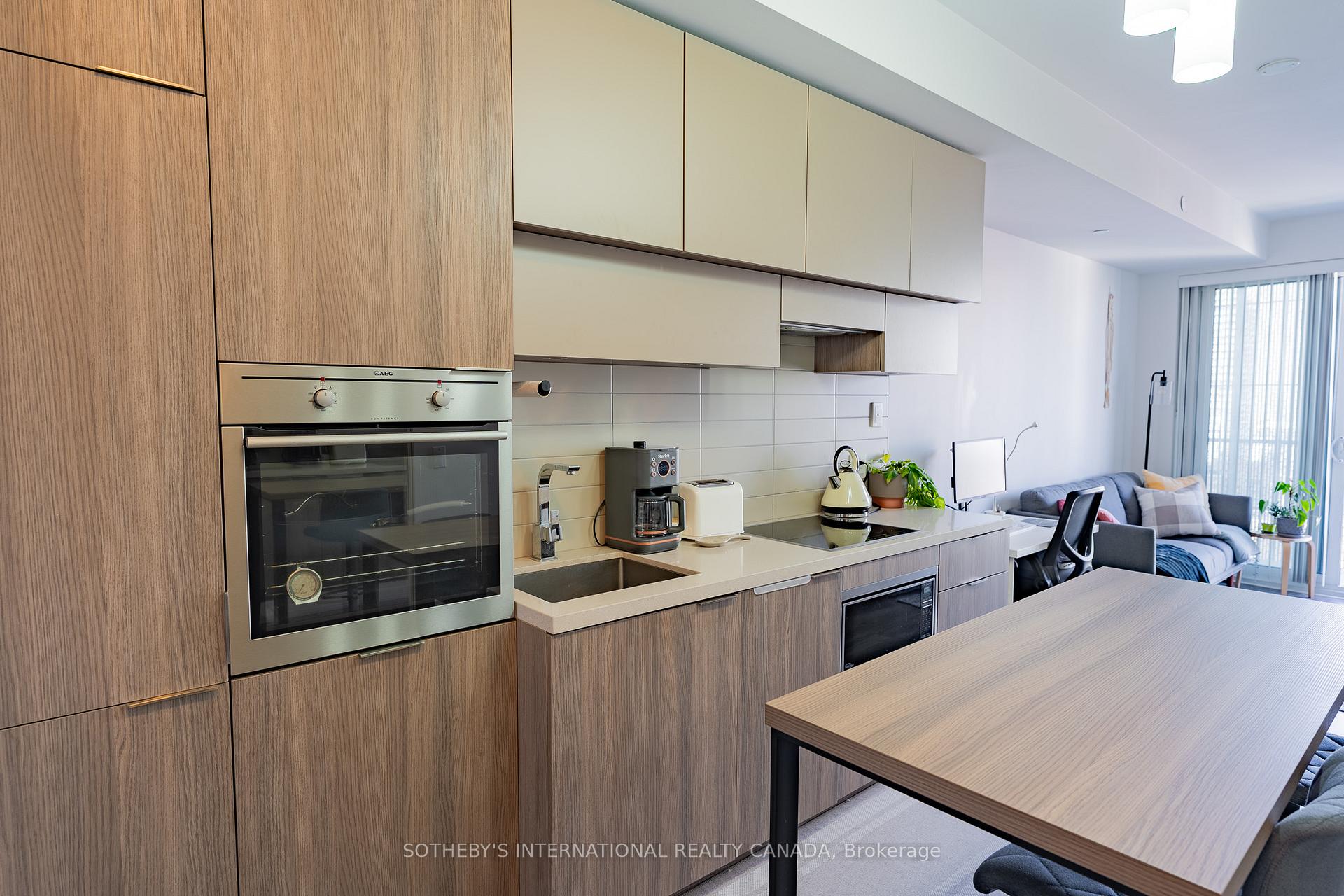 8 Eglinton Avenue E 1710