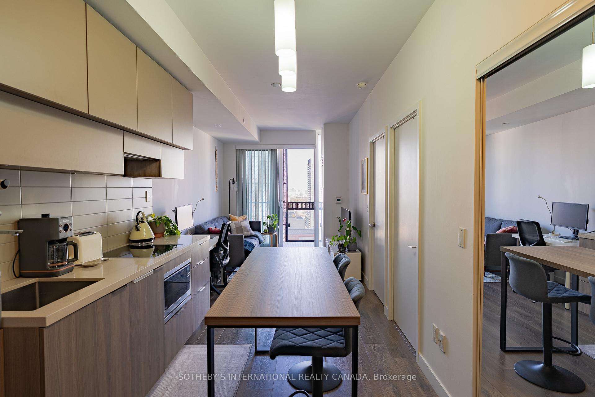 8 Eglinton Avenue E 1710