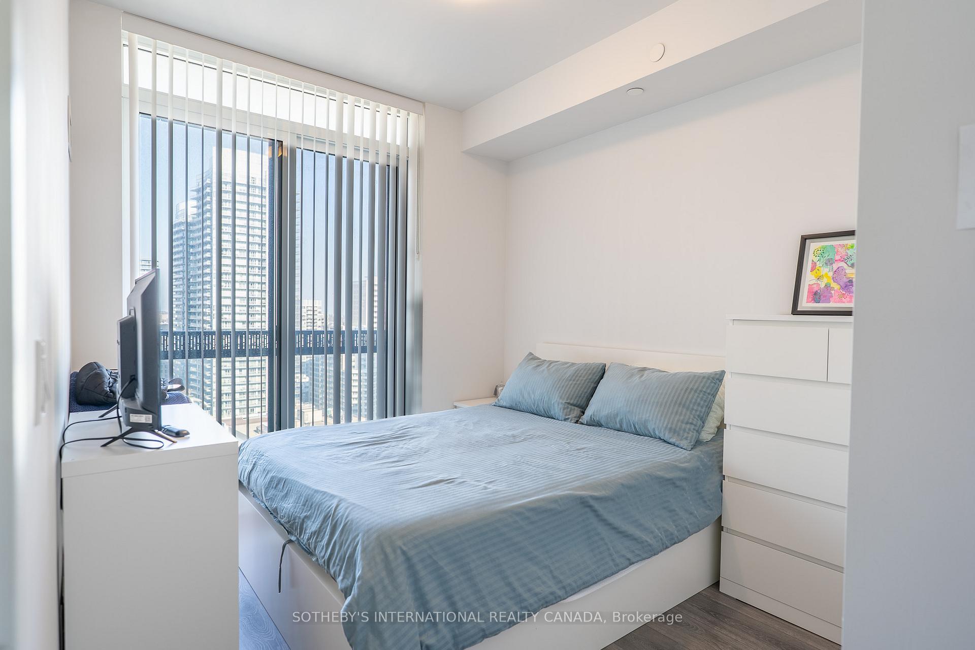 8 Eglinton Avenue E 1710