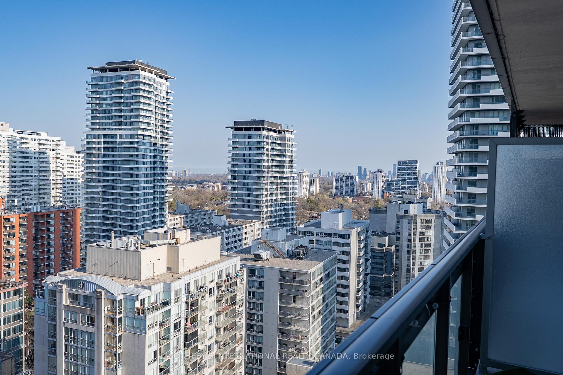 8 Eglinton Avenue E 1710