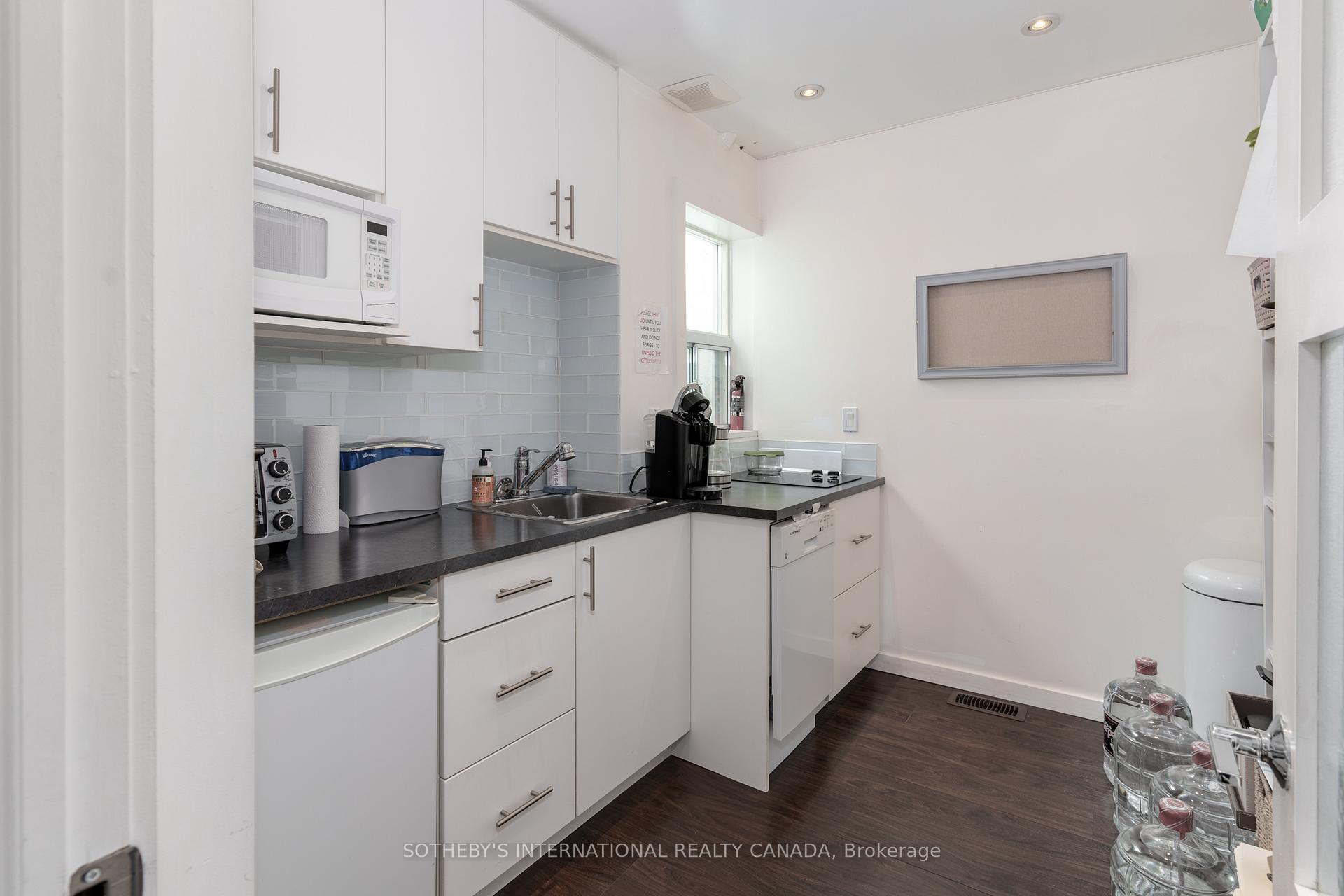 1961 Avenue Road 2nd Fl