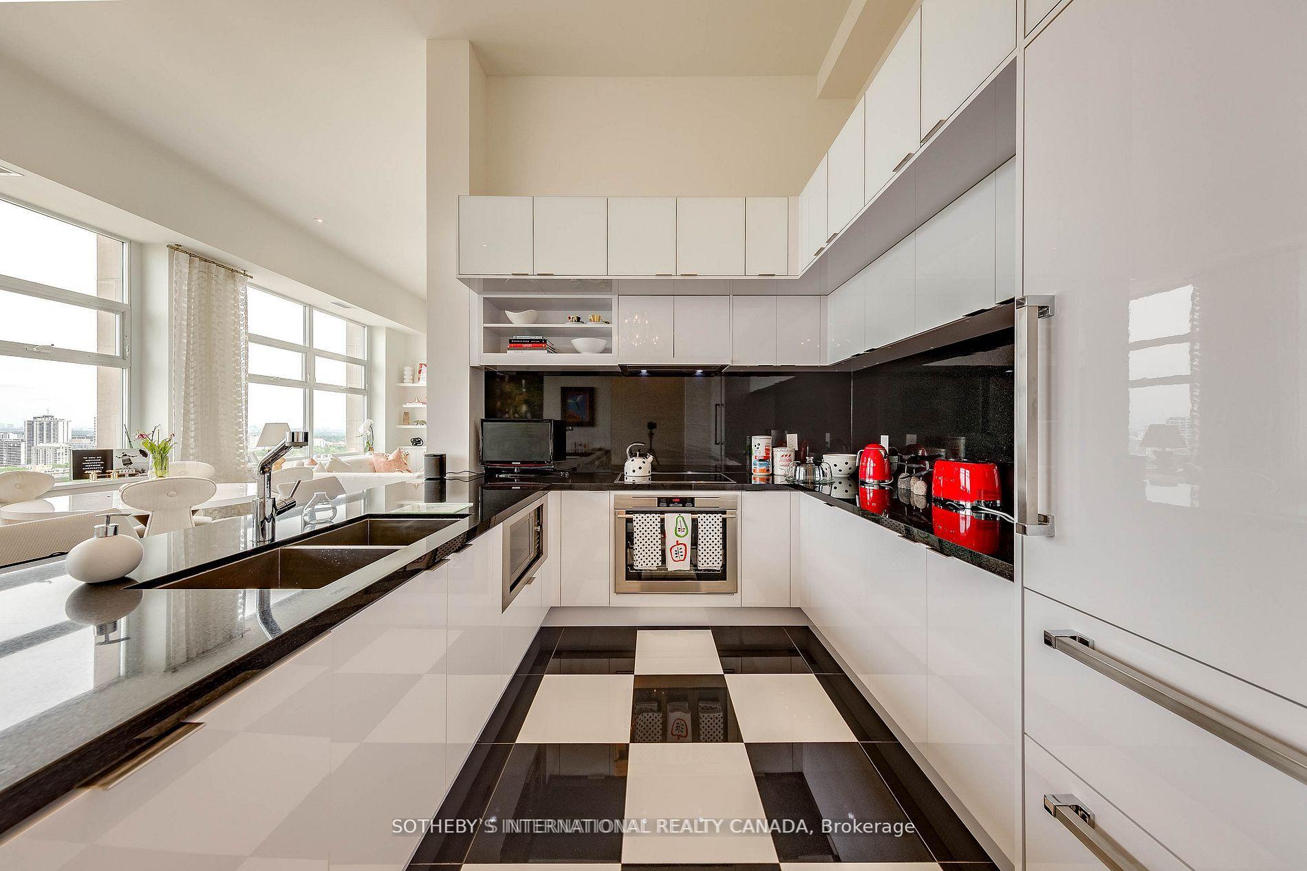 111 St Clair Avenue W 2009