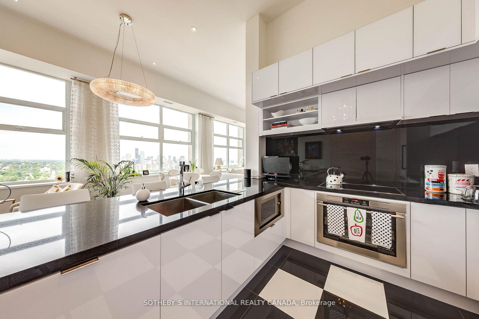 111 St Clair Avenue W 2009